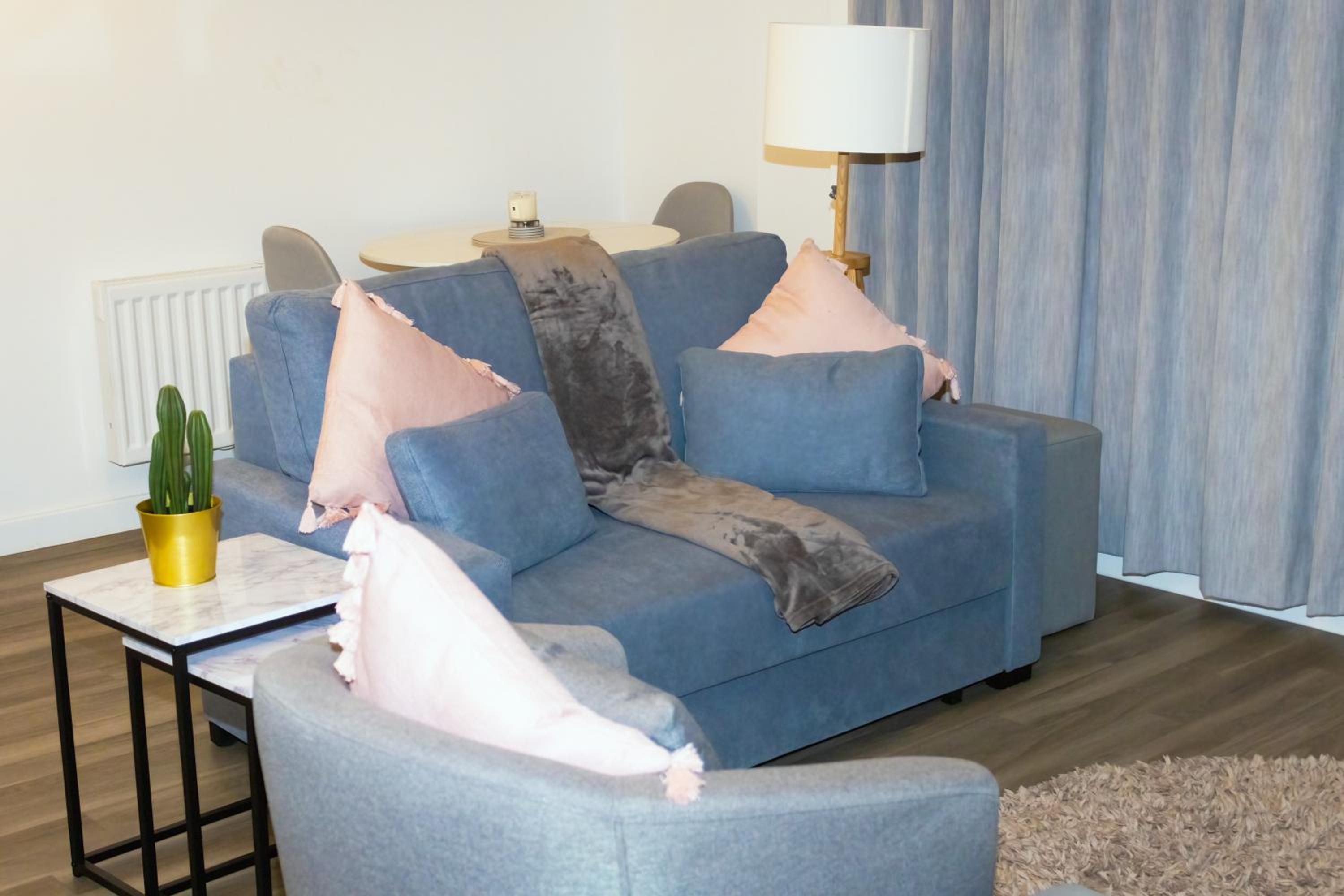 One-Bedroom Apartment photo 1