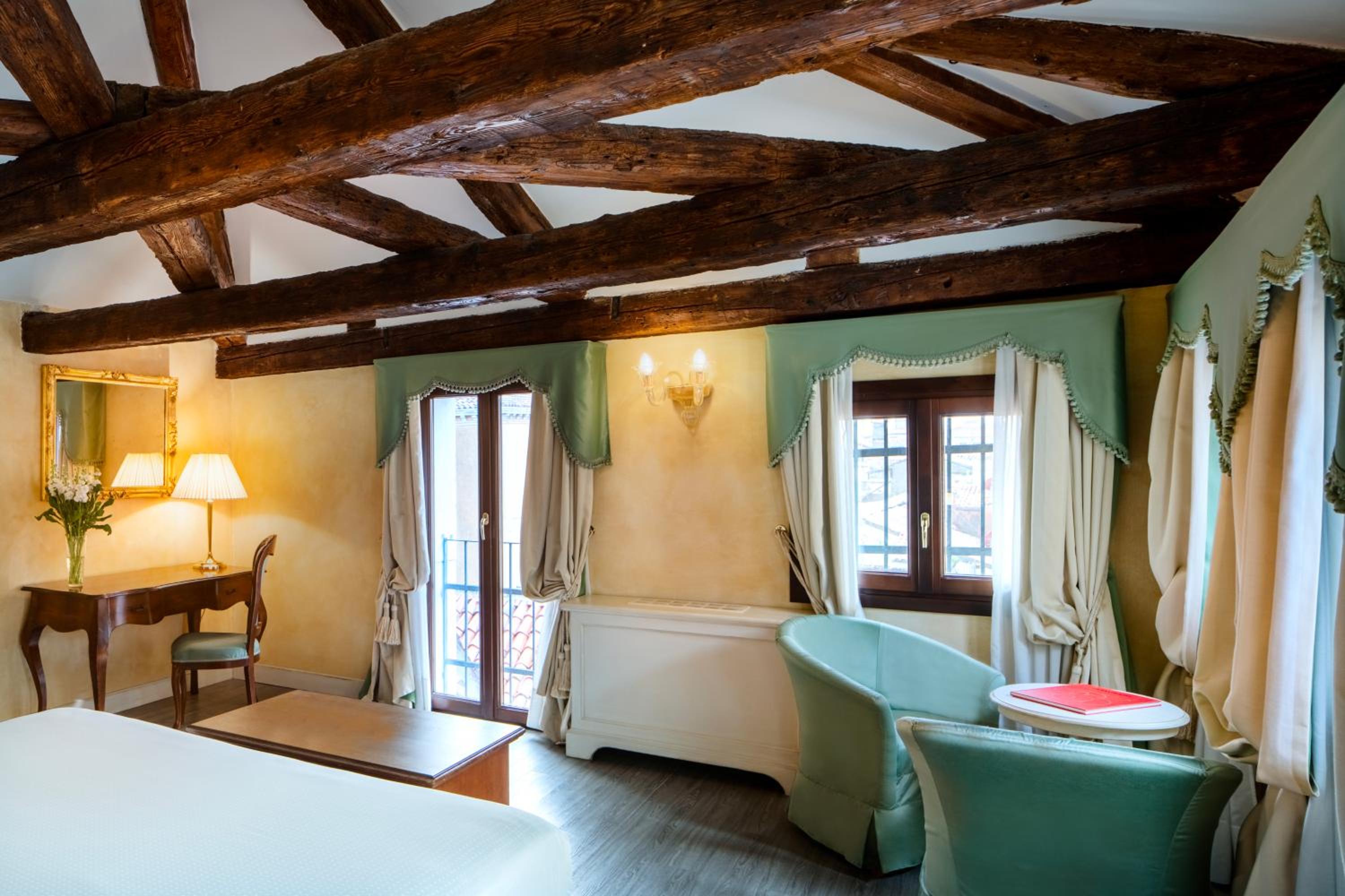 Premium Double or Twin Room thumbnail 6