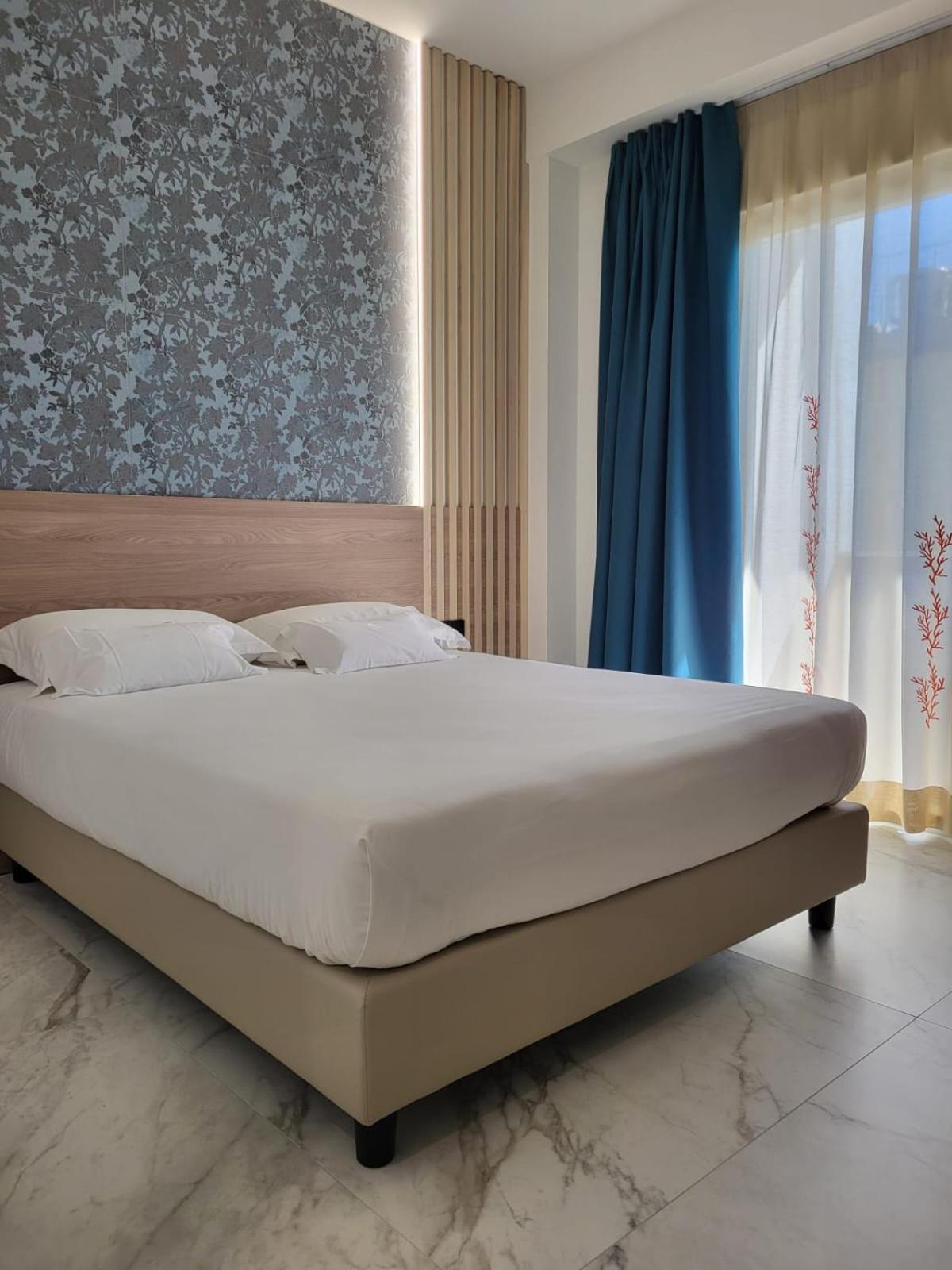 Superior Double Room with Balcony - Photo 1