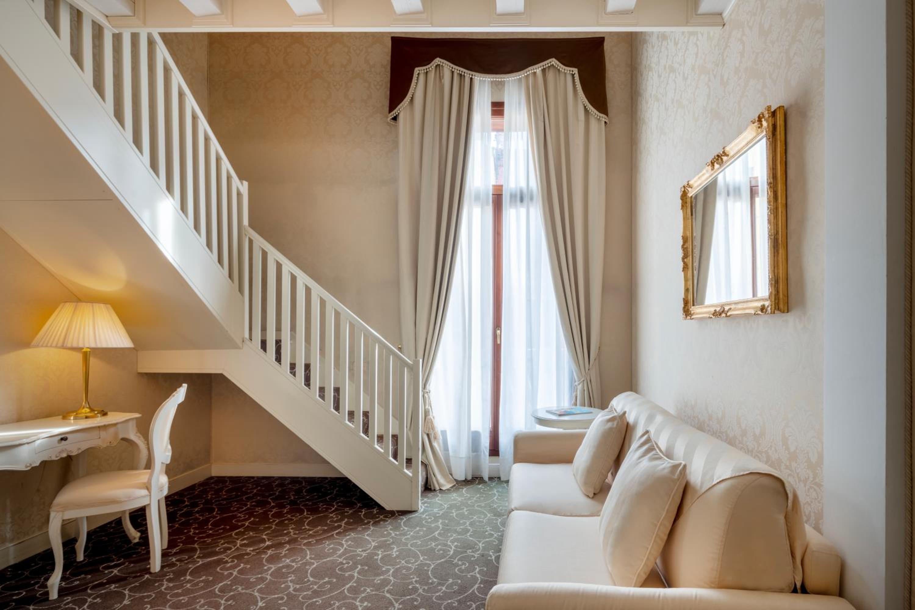 Duplex Suite with Mezzanine and Sofa Bed thumbnail 6