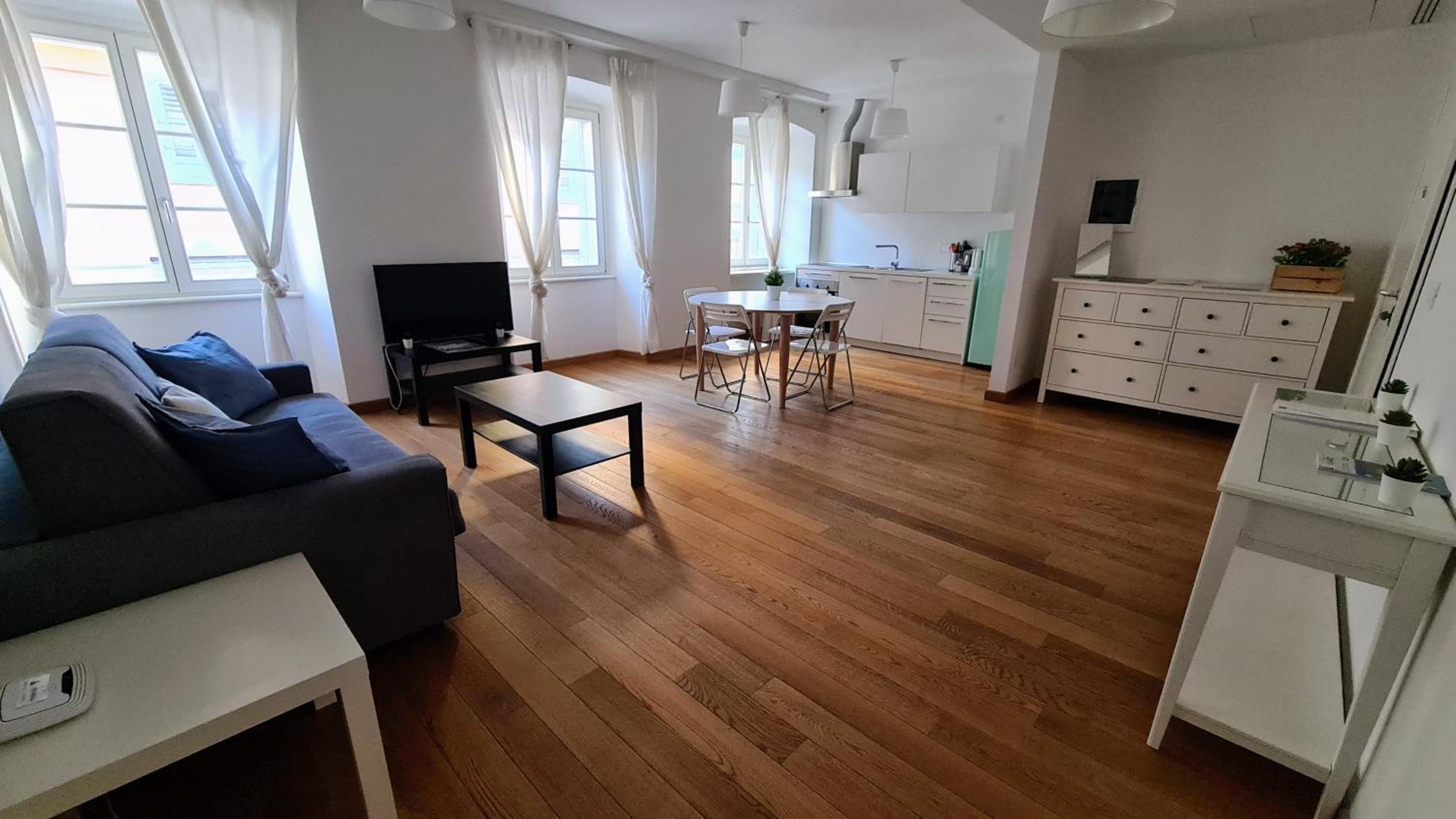 One-Bedroom Apartment - Photo 3