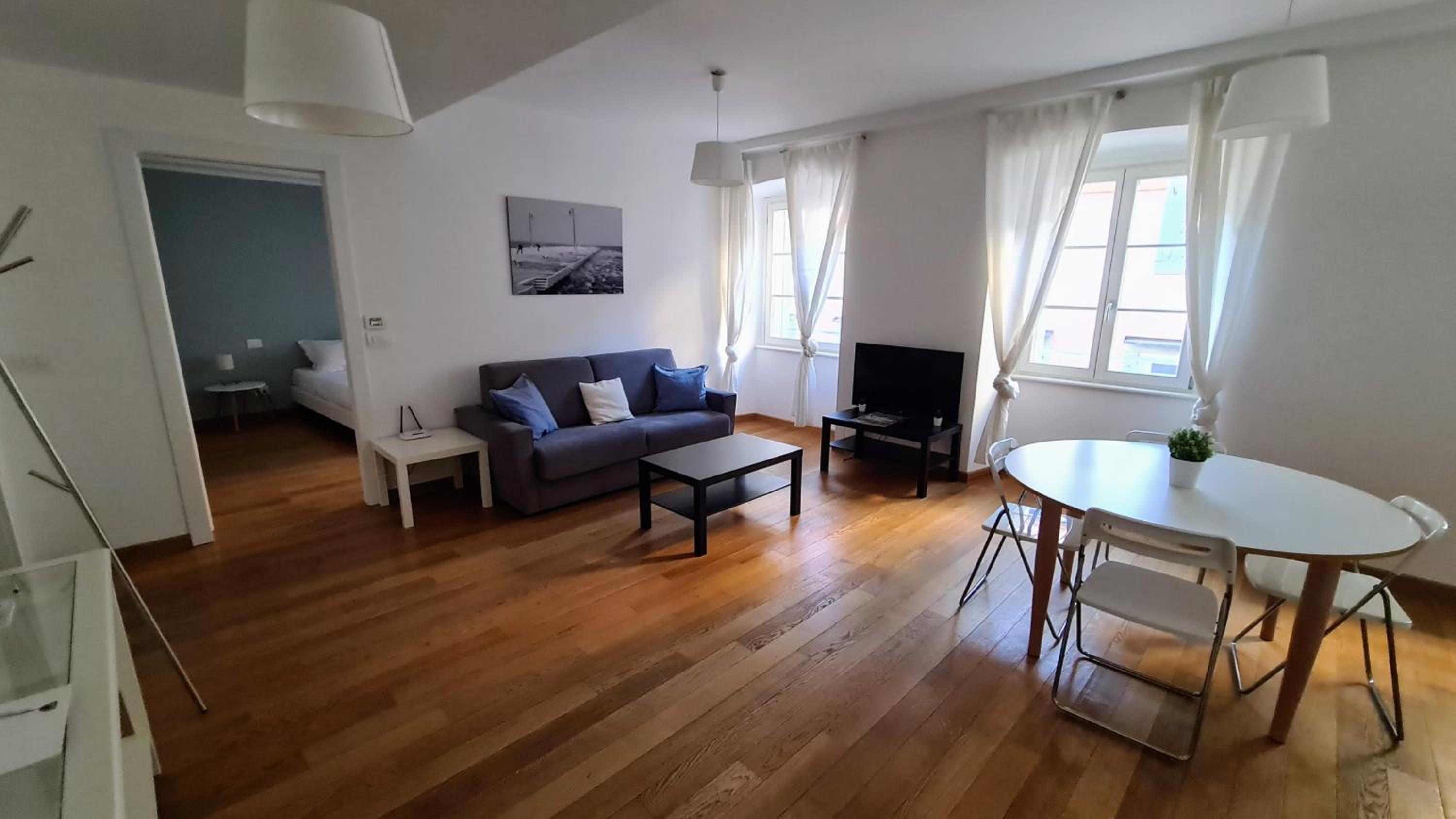 One-Bedroom Apartment - Photo 2