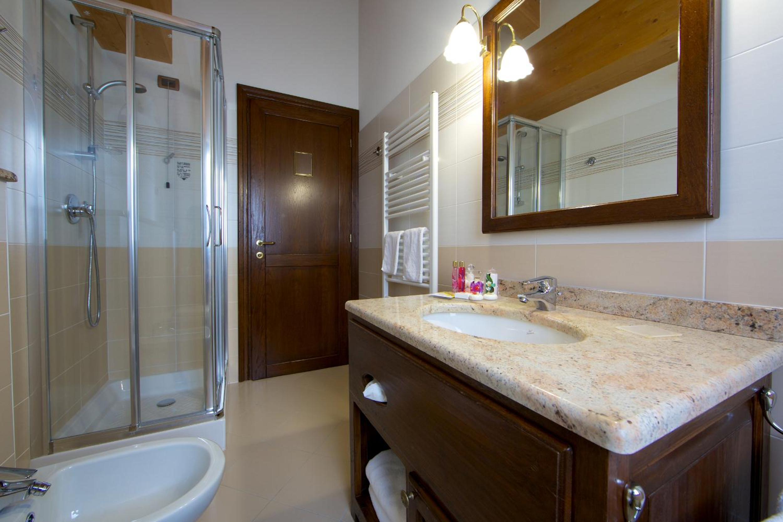 Triple Room - Photo 6