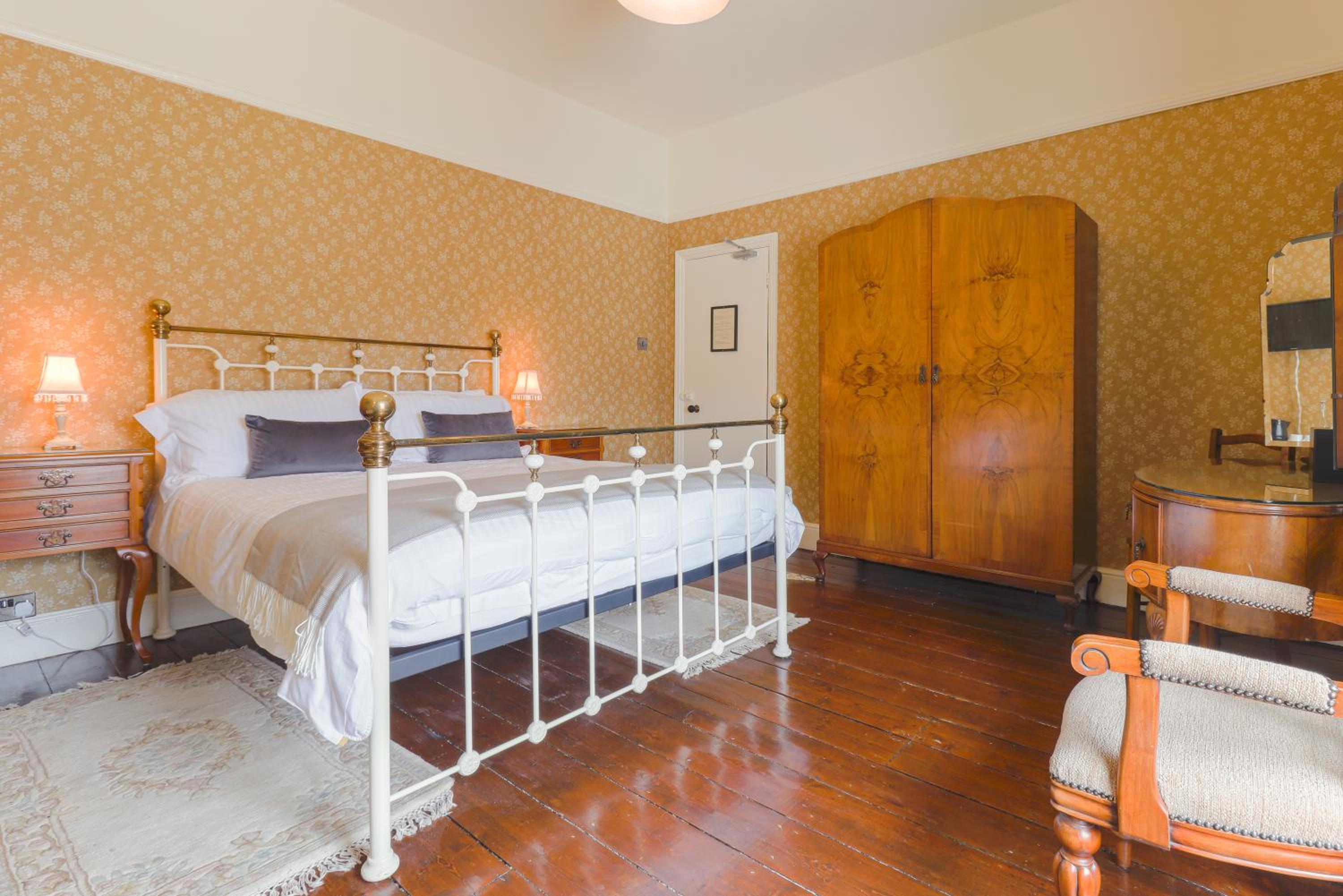 Double Room with Private Bathroom photo 2