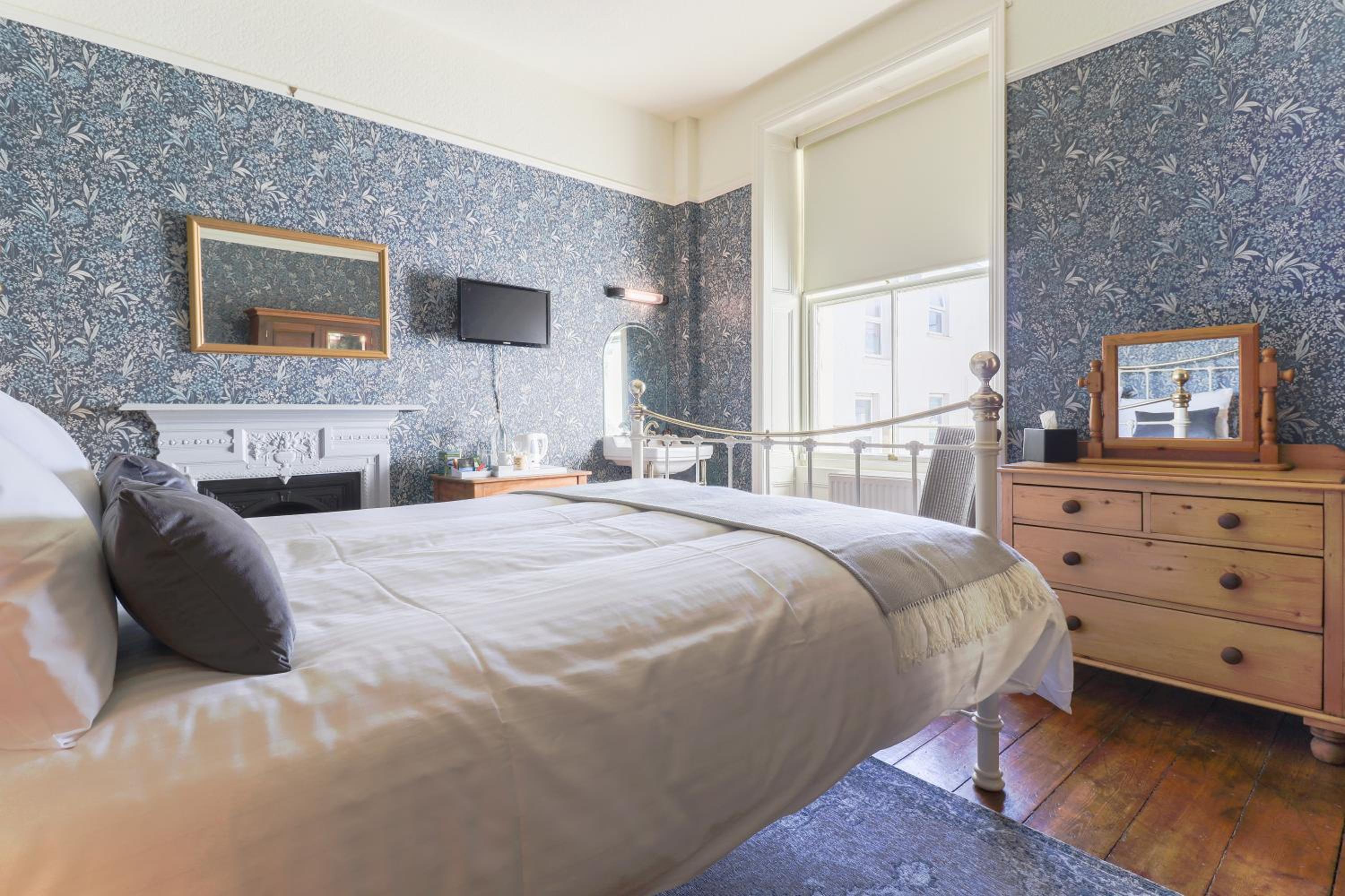 Double Room with Private Bathroom photo 2