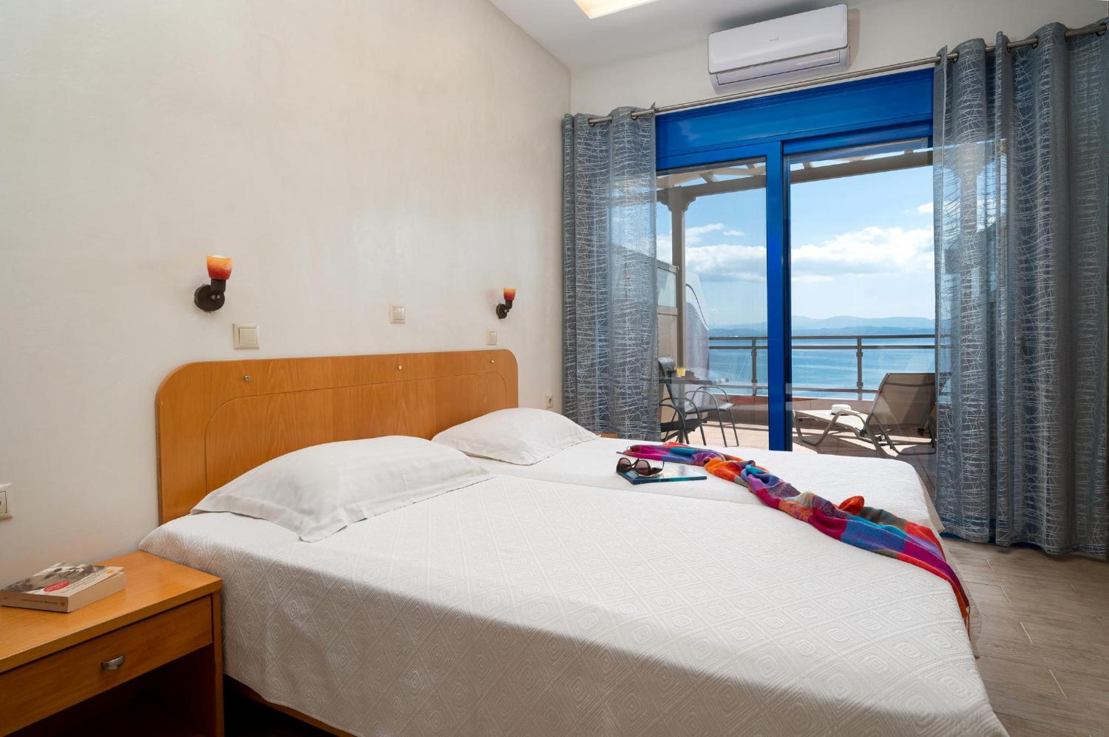 Superior Double or Twin Room with Sea View photo 2