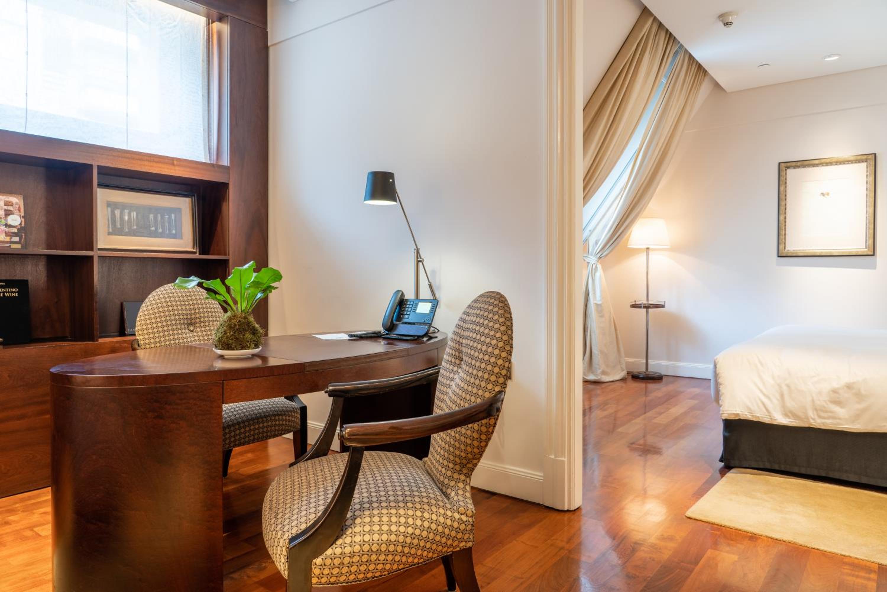 One-Bedroom Palace Suite thumbnail 5