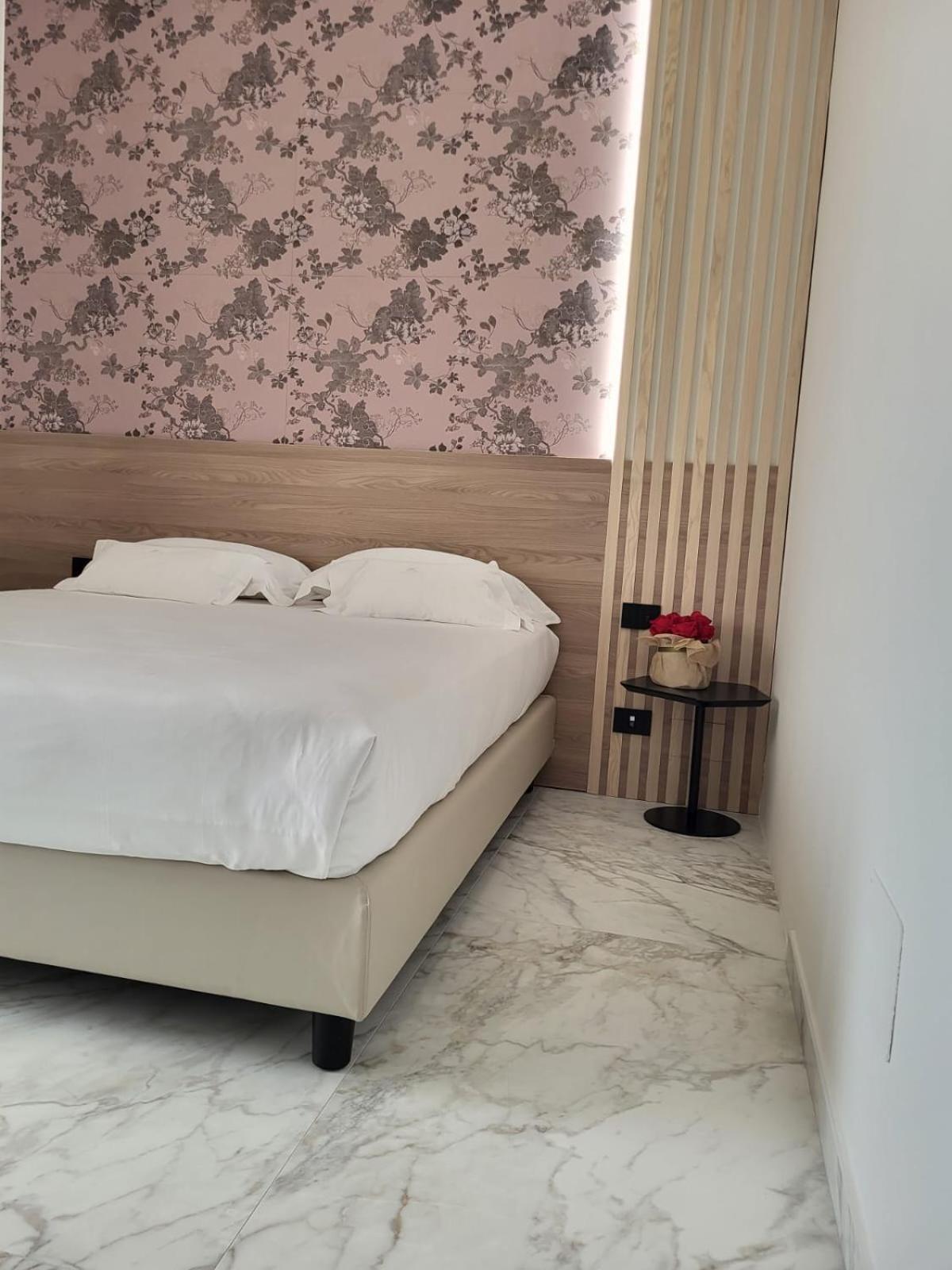 Superior Double Room with Balcony - Photo 6
