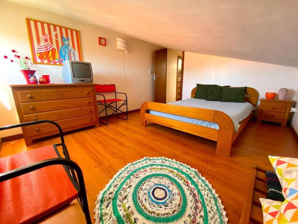 Five-Bedroom House photo 1