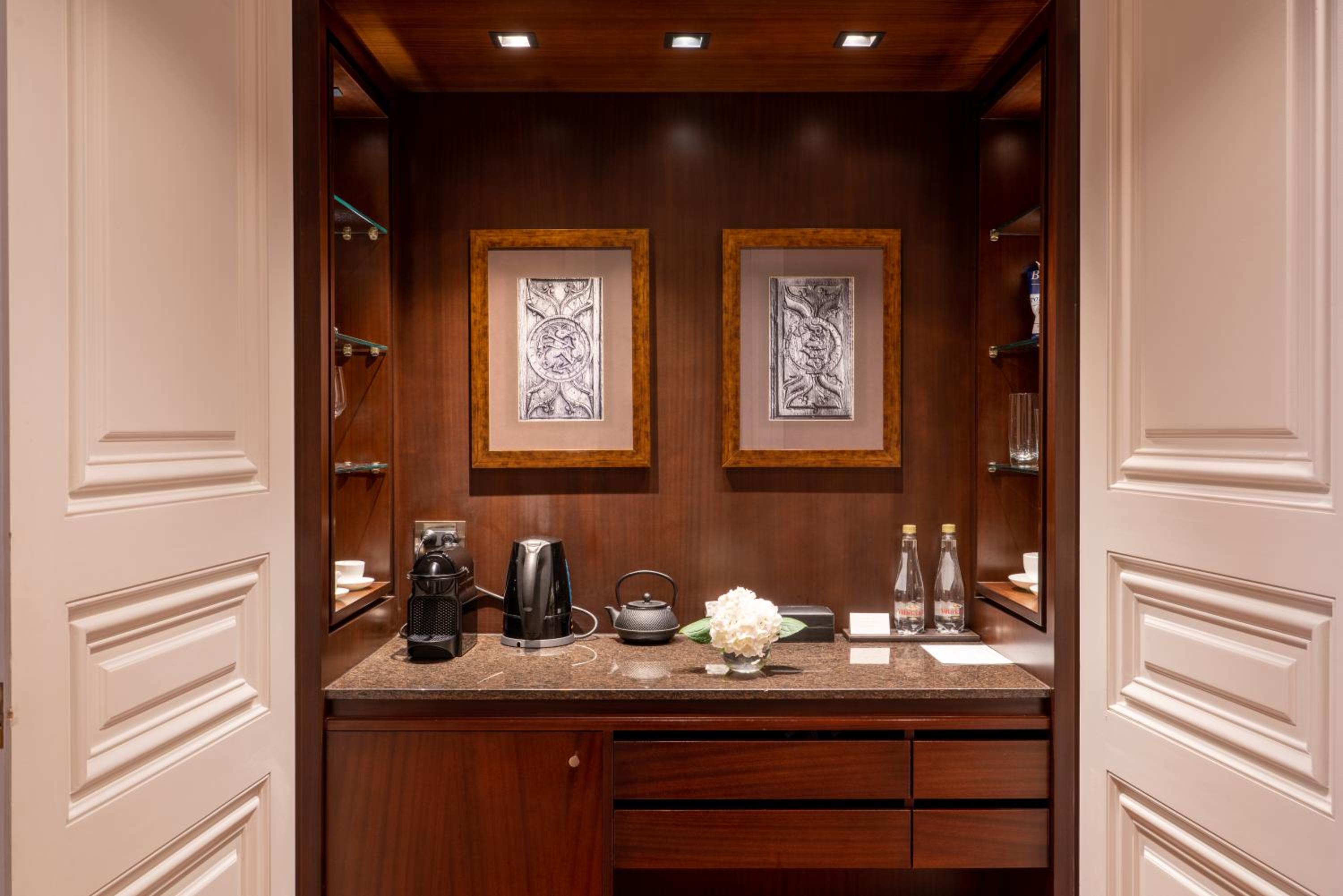 One-Bedroom Palace Suite