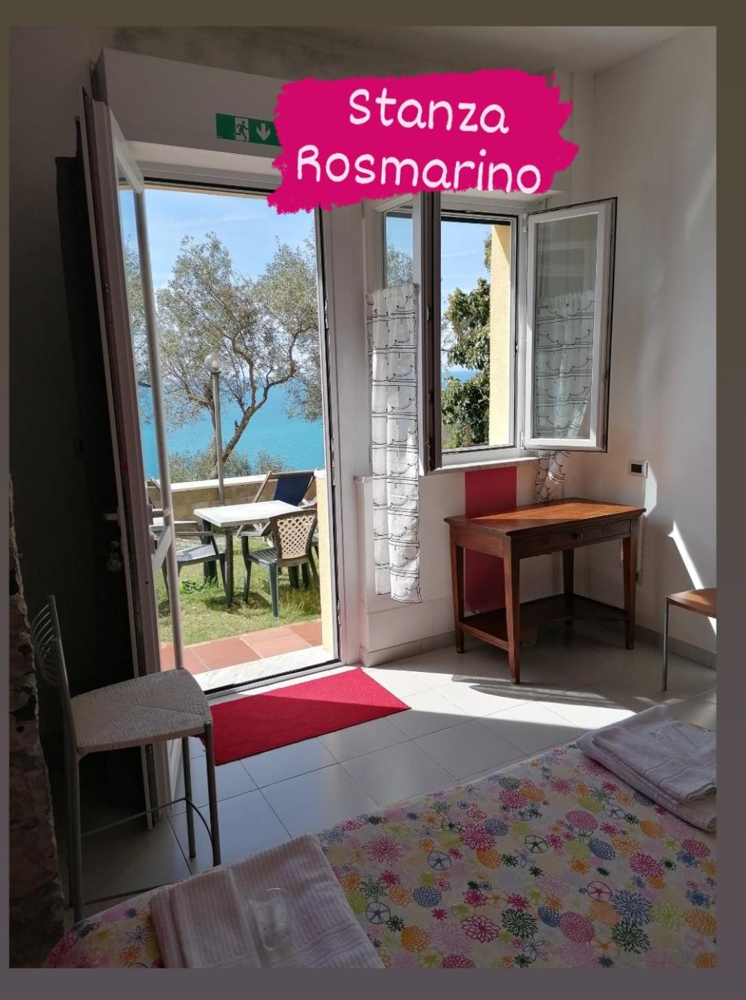 Double or Twin Room with Sea View photo 3