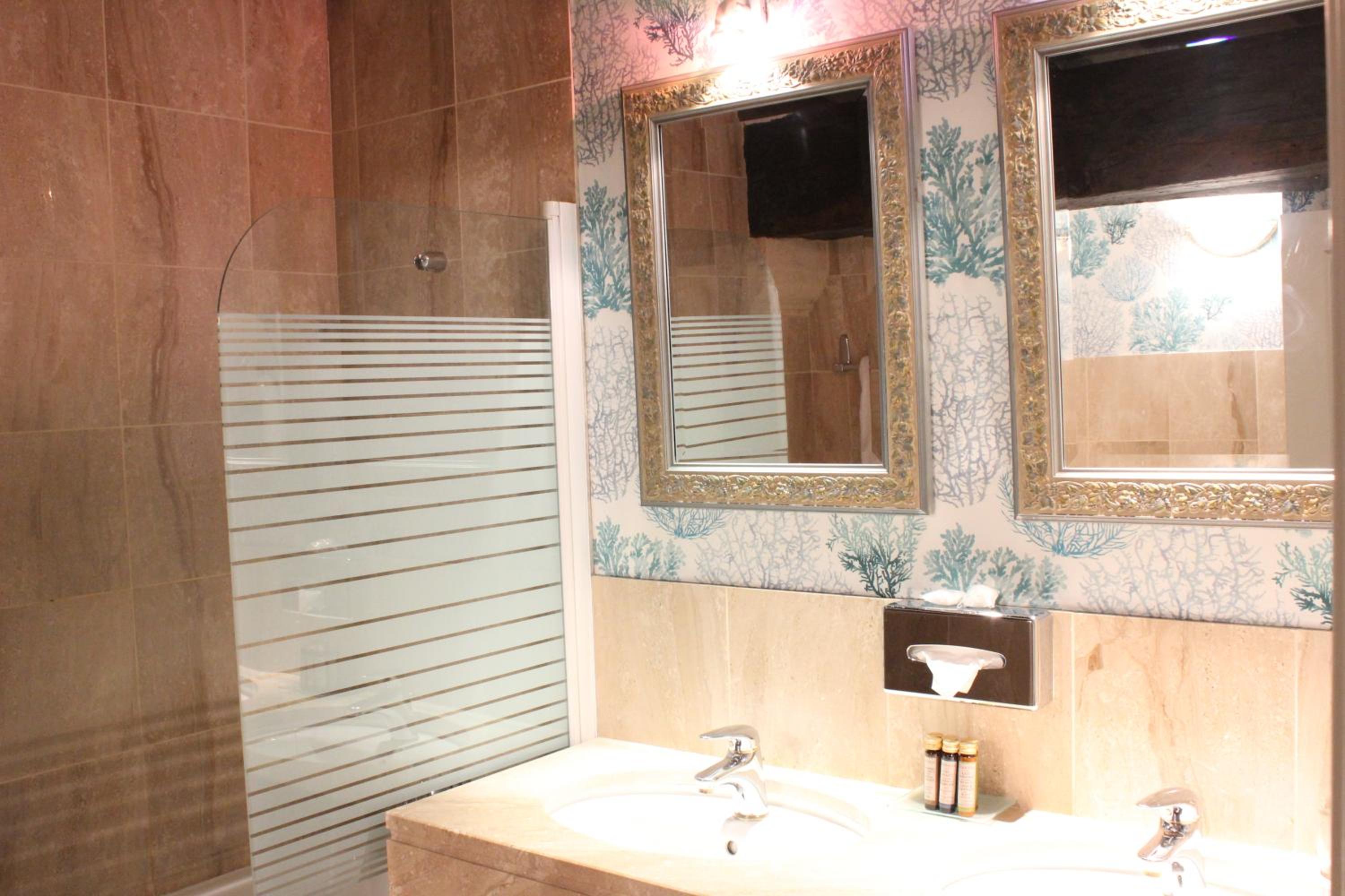 Triple Elegant Room photo 3