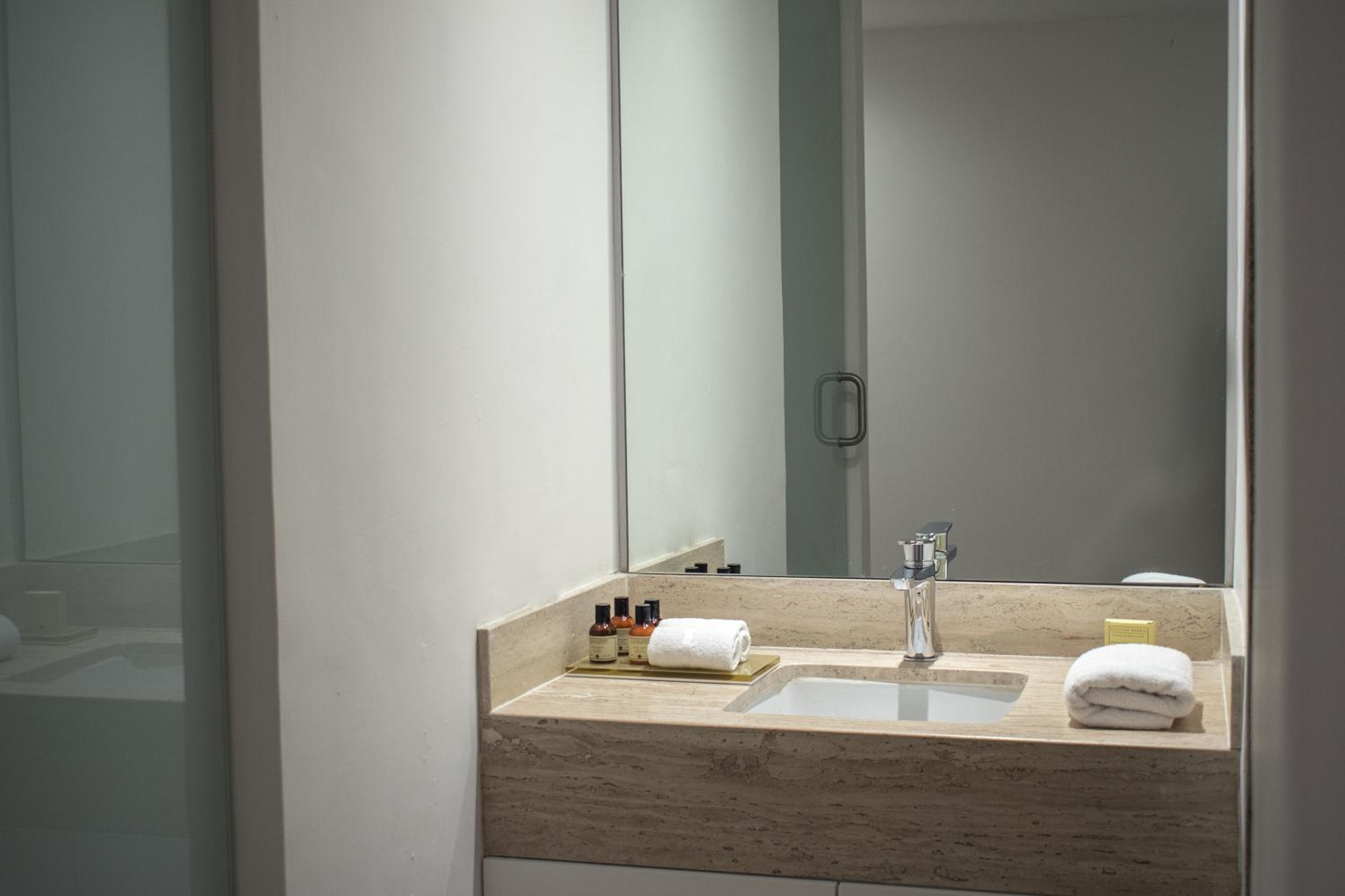Superior Double Room with Two Double Beds photo 2