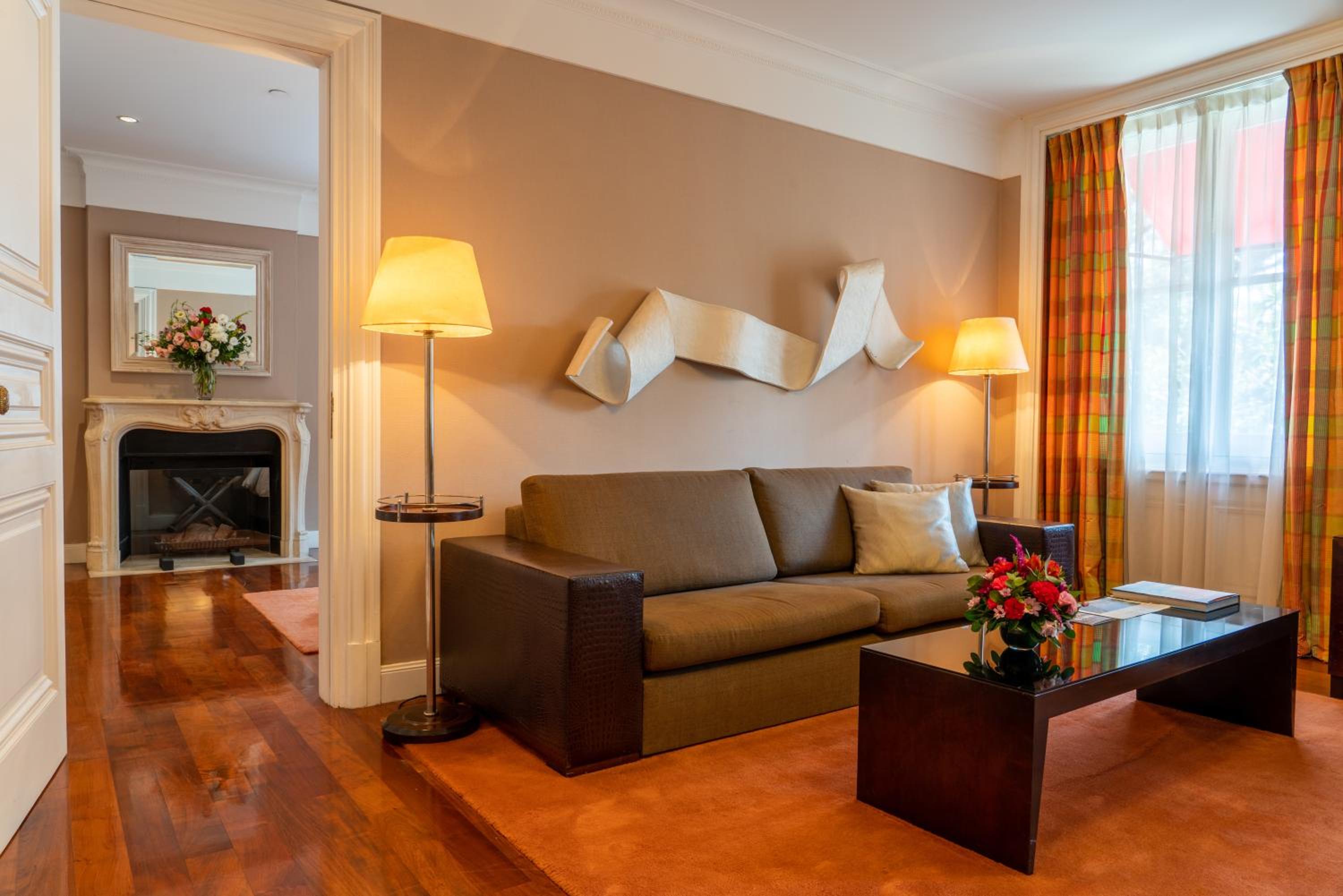 Executive Suite thumbnail 6