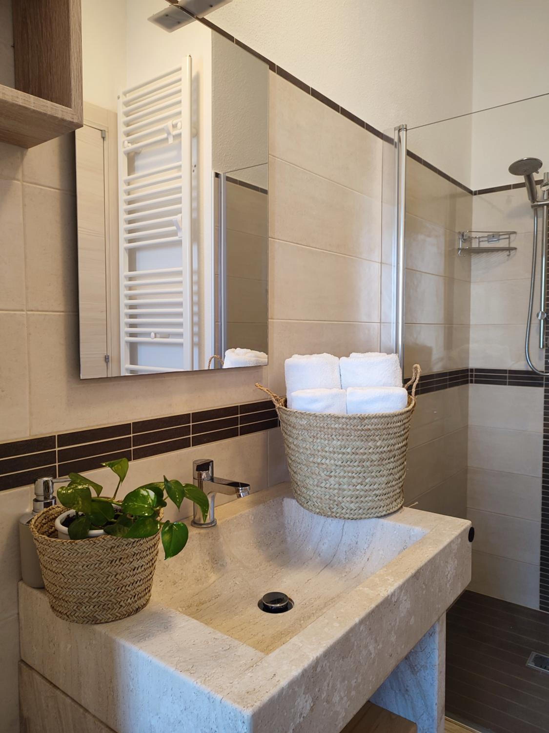 Deluxe Double Room (2 Adults + 1 Child) photo 3
