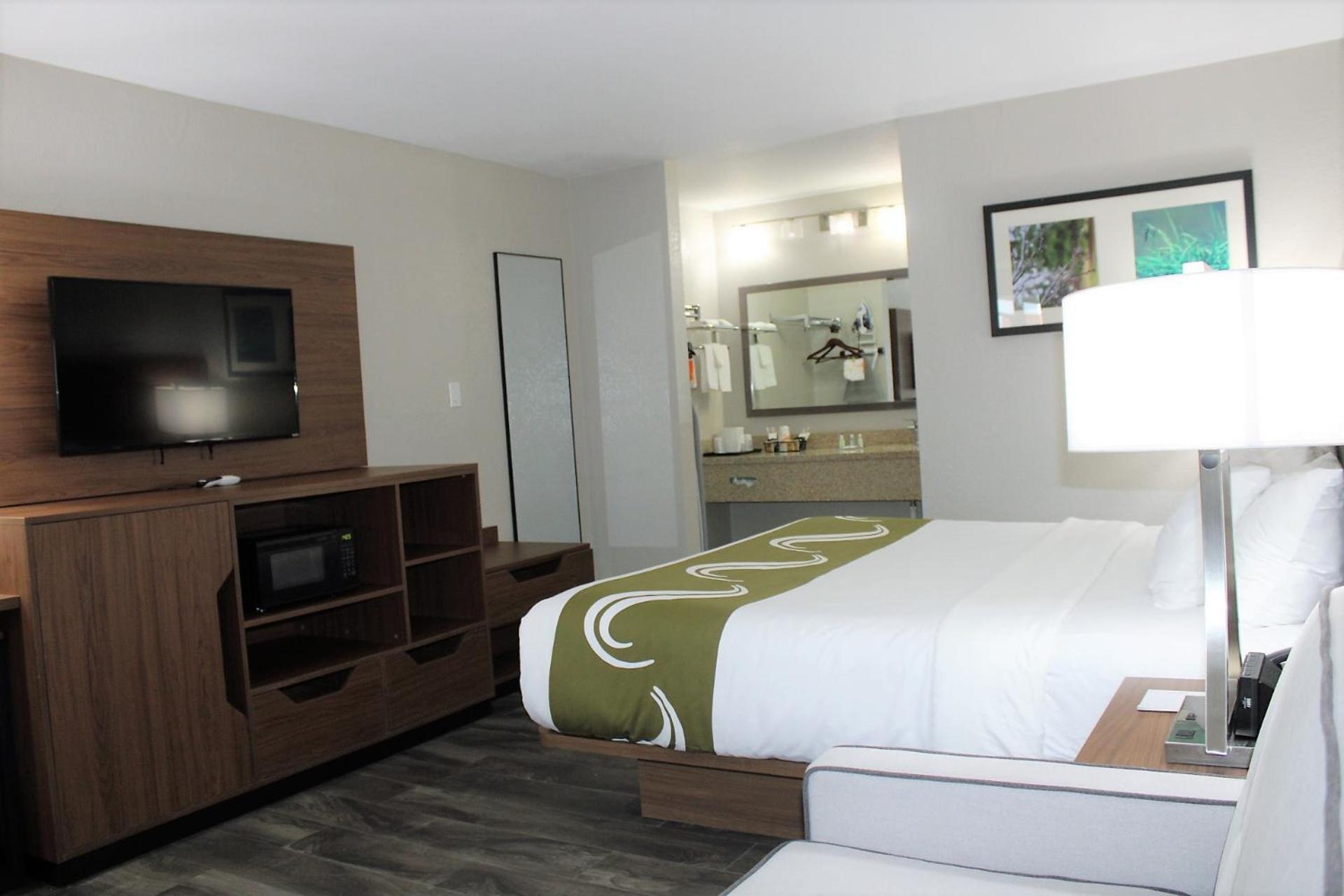 King Room - Non-Smoking - Photo 1