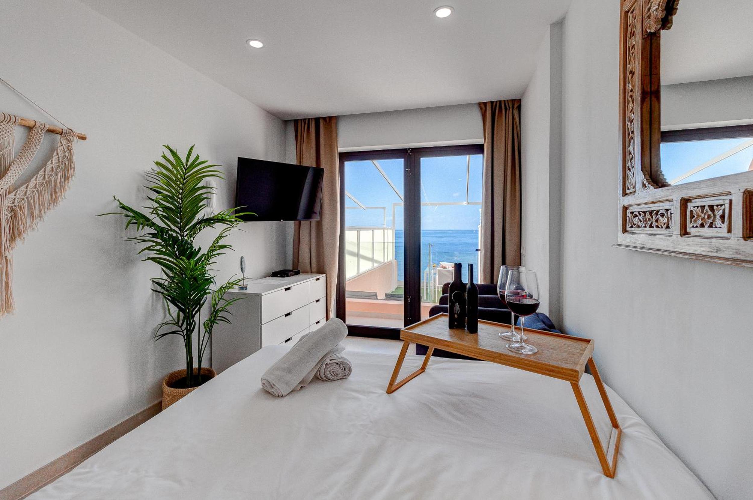Estudio con vista al mar
