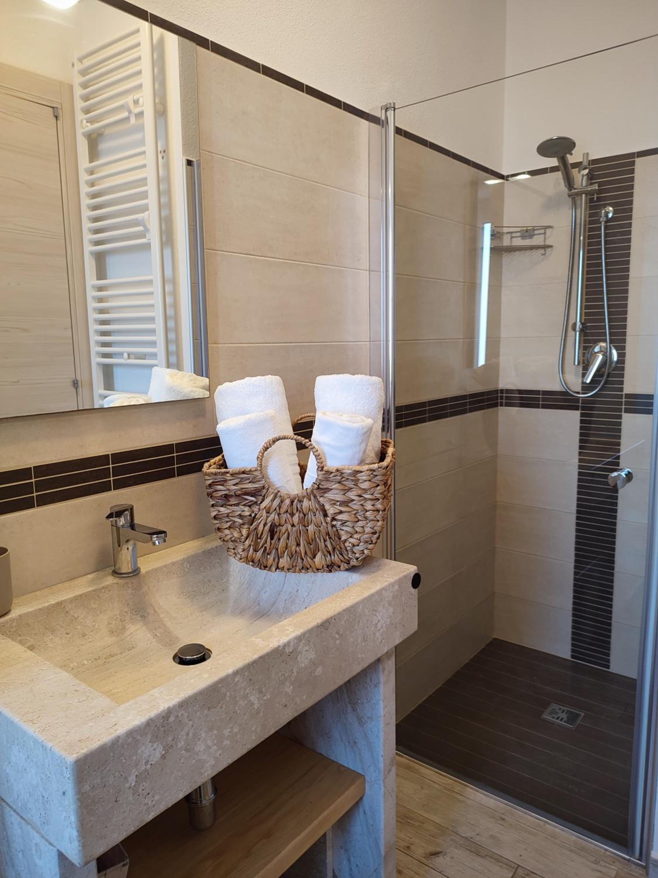 Deluxe Double Room (2 Adults + 1 Child) photo 2