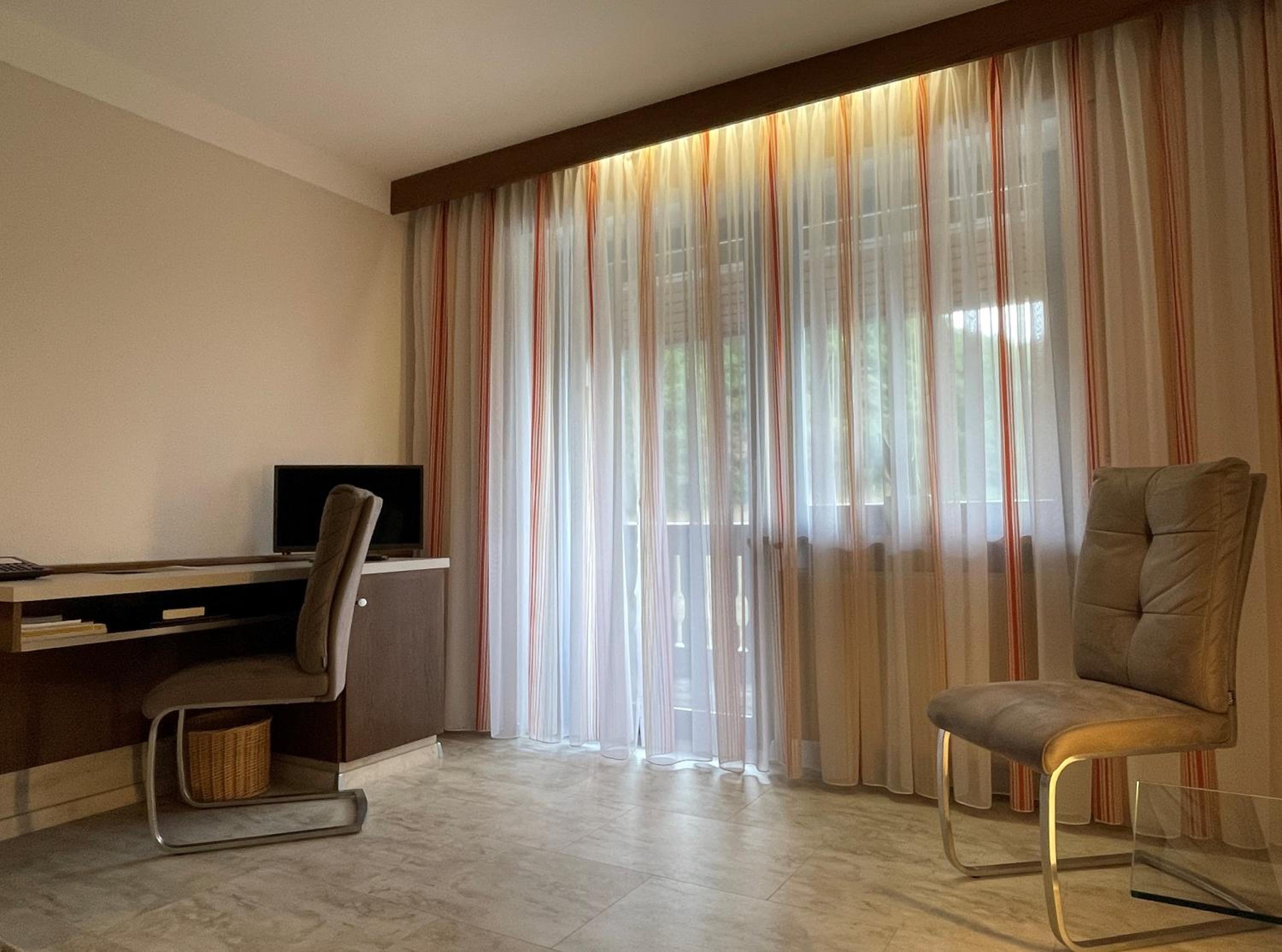 Deluxe Double Room with Balcony - Photo 3