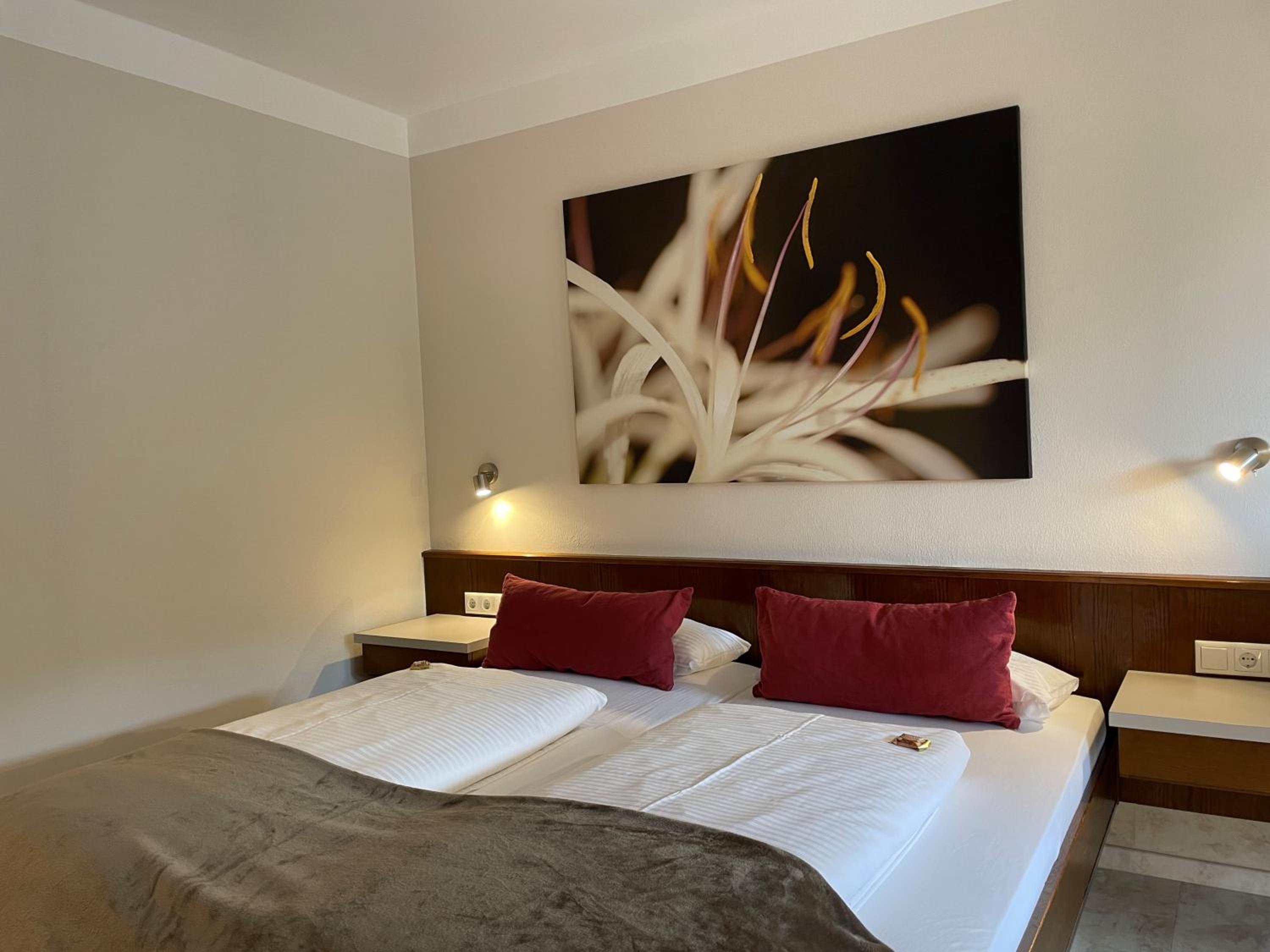 Deluxe Double Room with Balcony - Photo 4