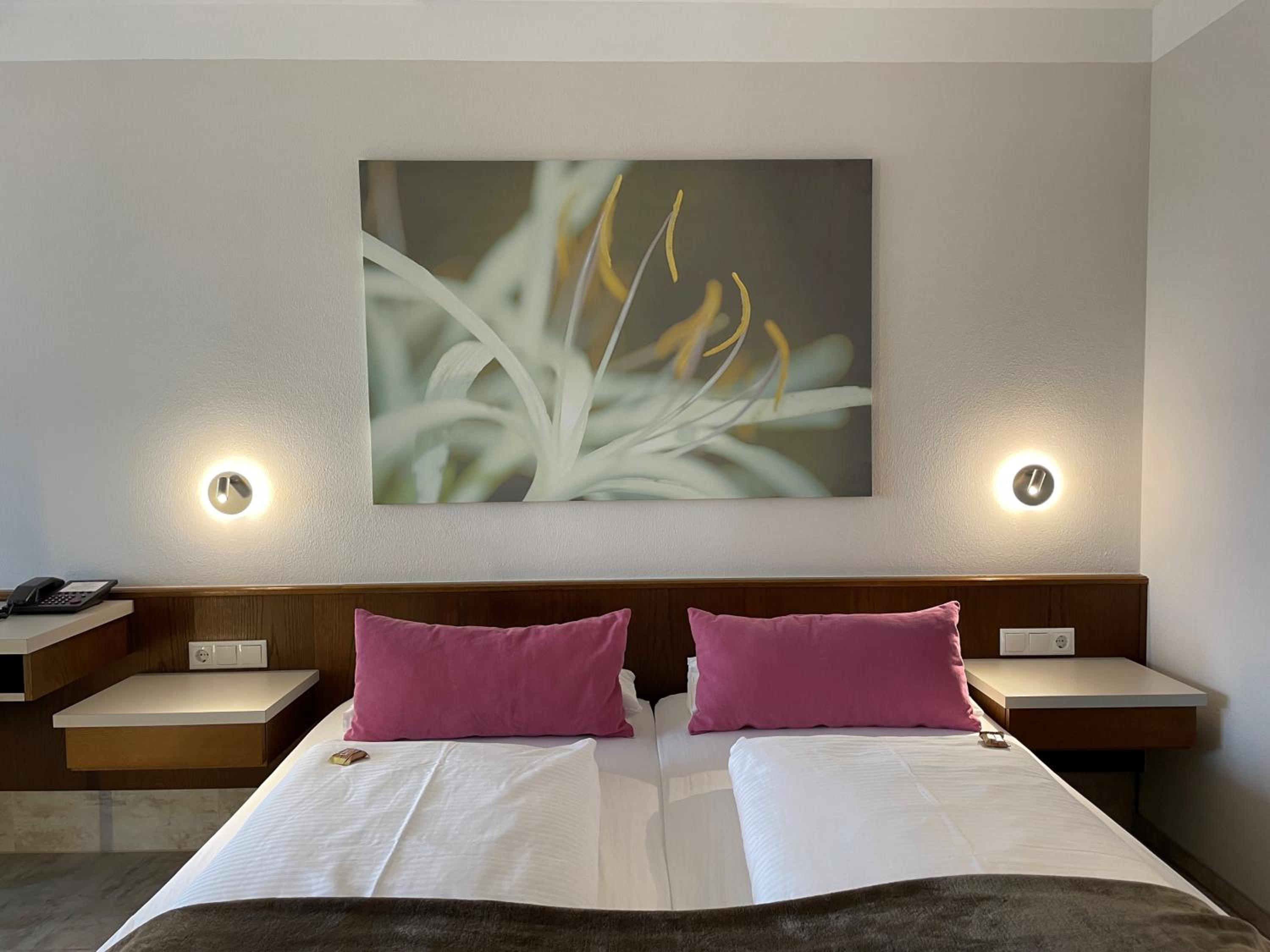 Double Room with Balcony - Photo 1