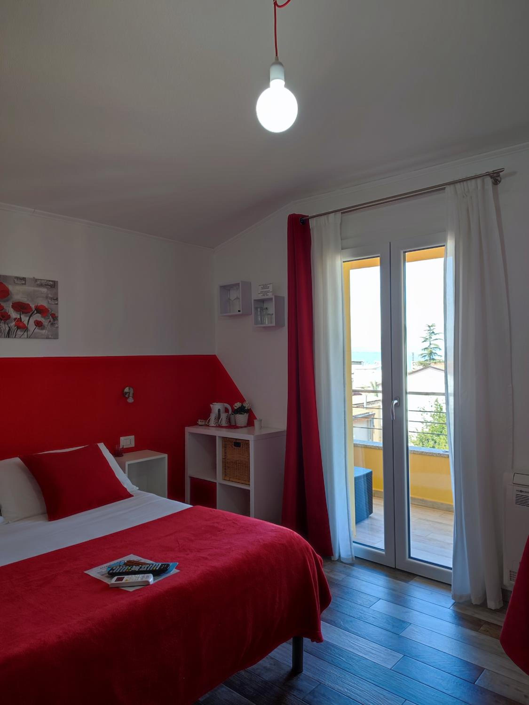 Deluxe Double Room with Balcony - Photo 17