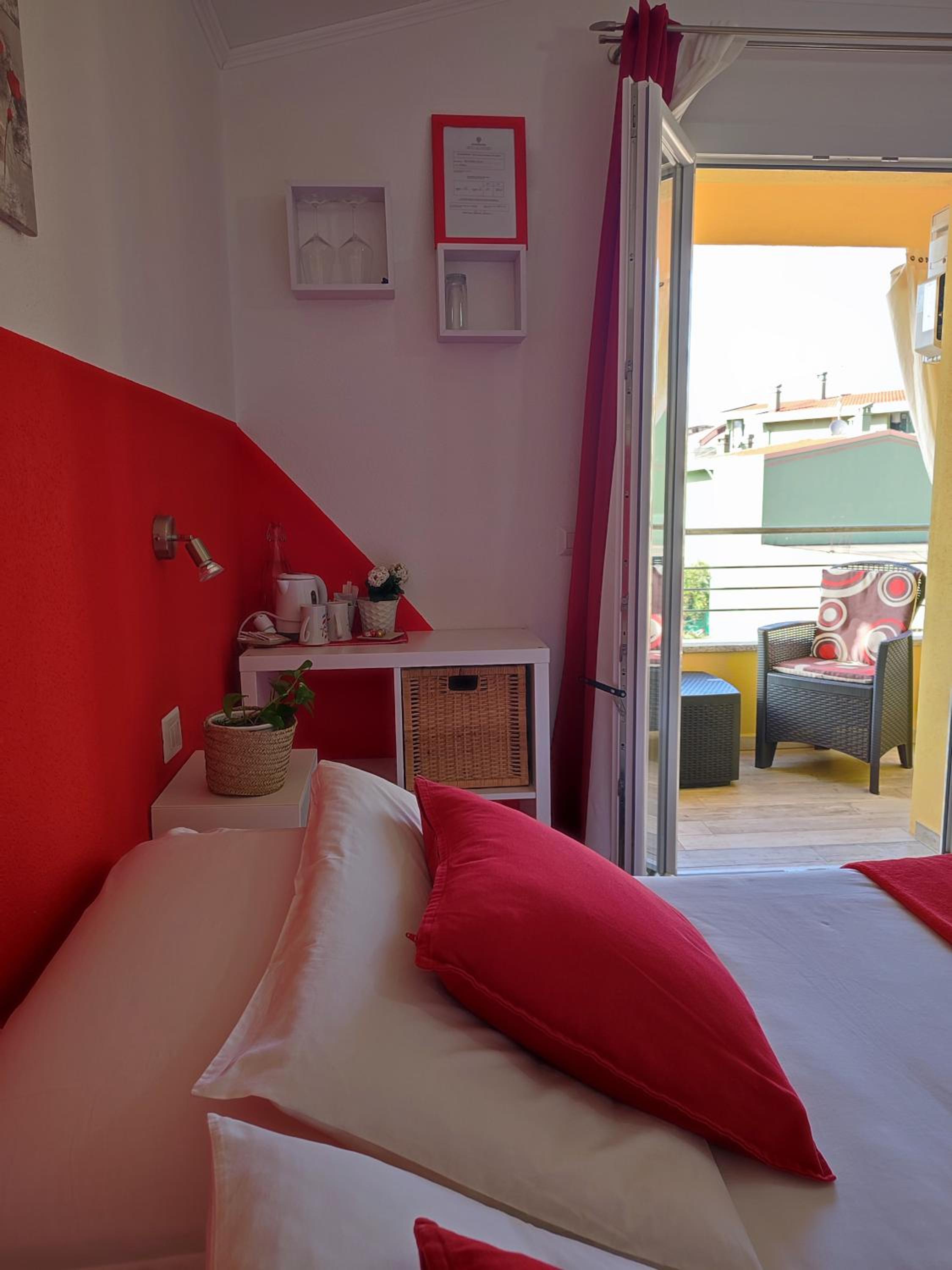 Deluxe Double Room with Balcony - Photo 16