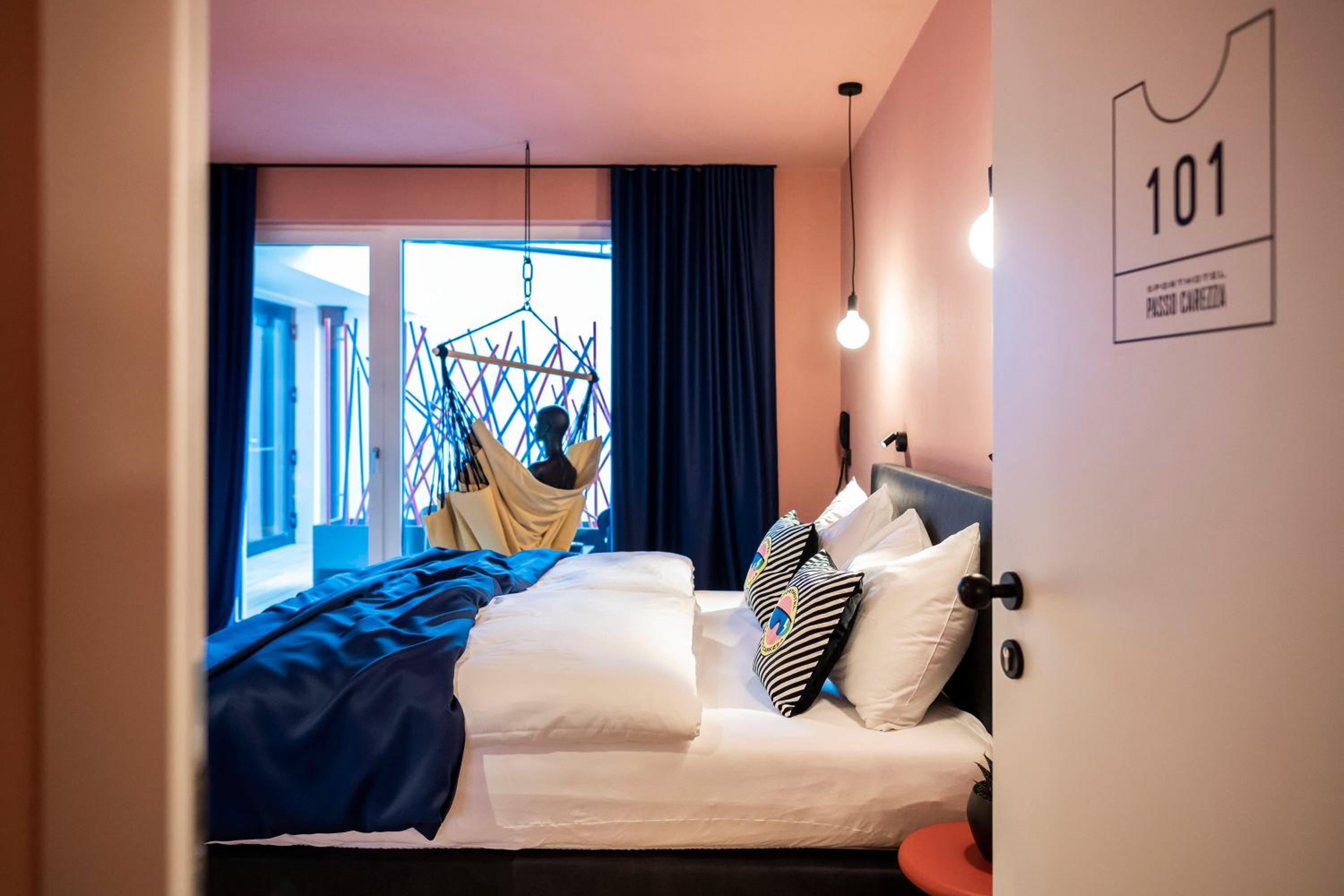 Standard Double or Twin Room with Balcony - Photo 4