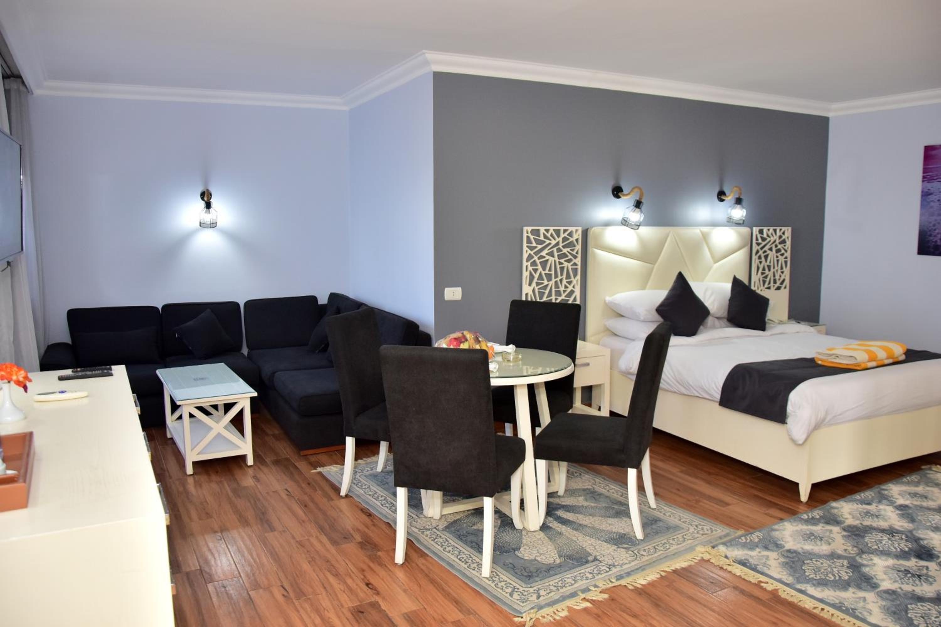 Junior Suite with Pool View