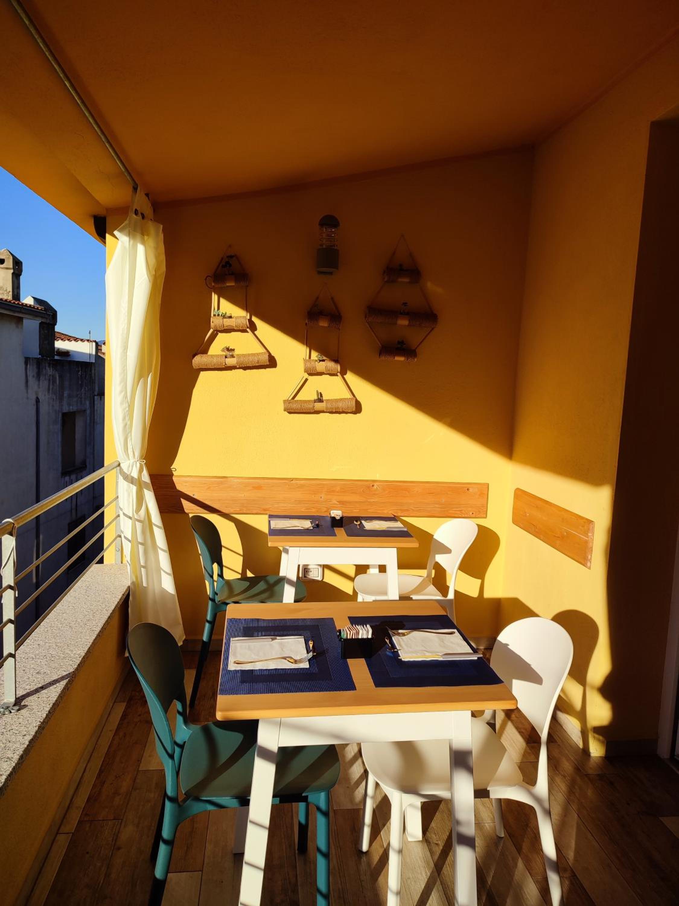 Deluxe Double Room with Balcony - Photo 13