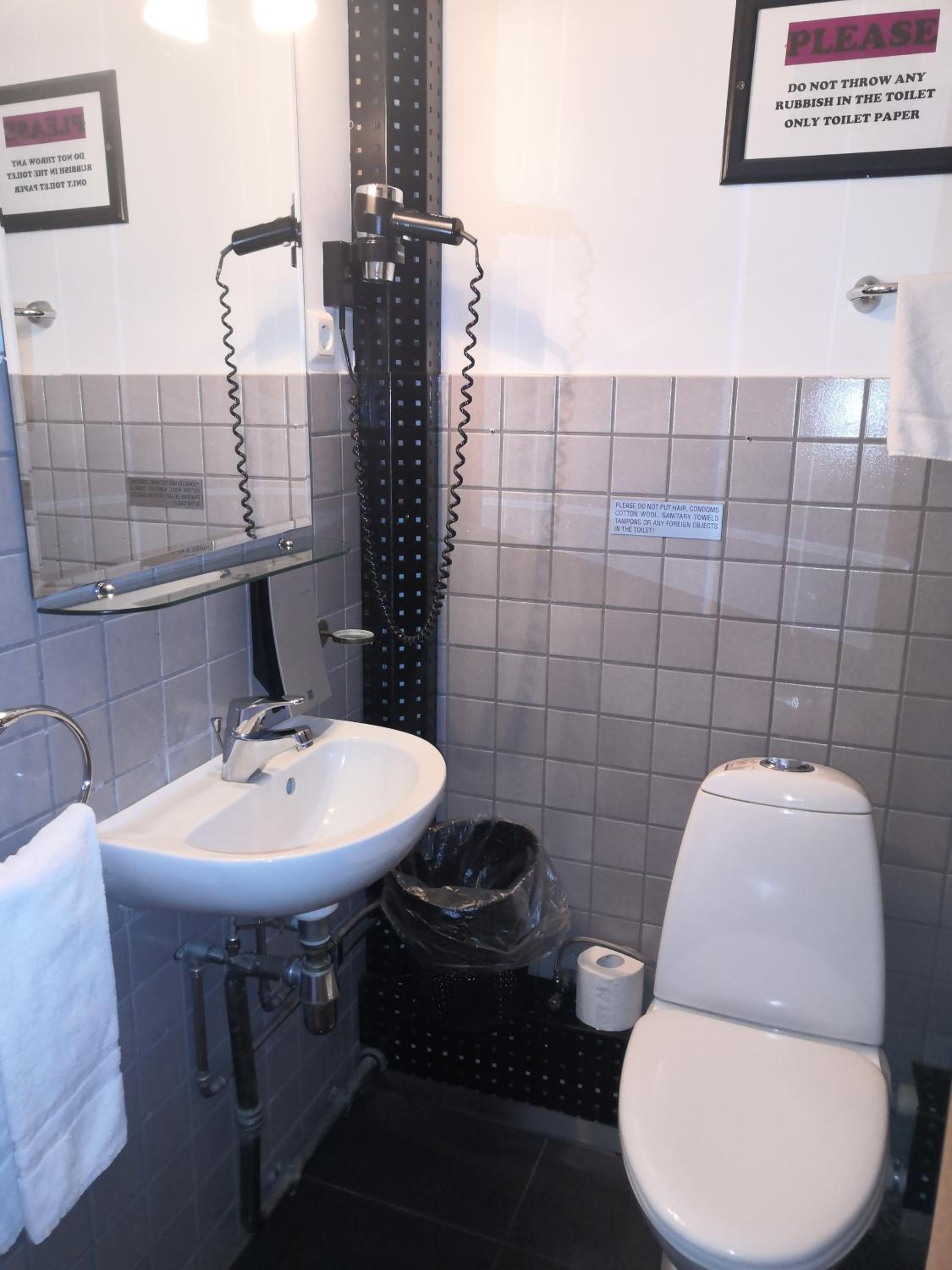 Double Room with Private Bathroom - Photo 14