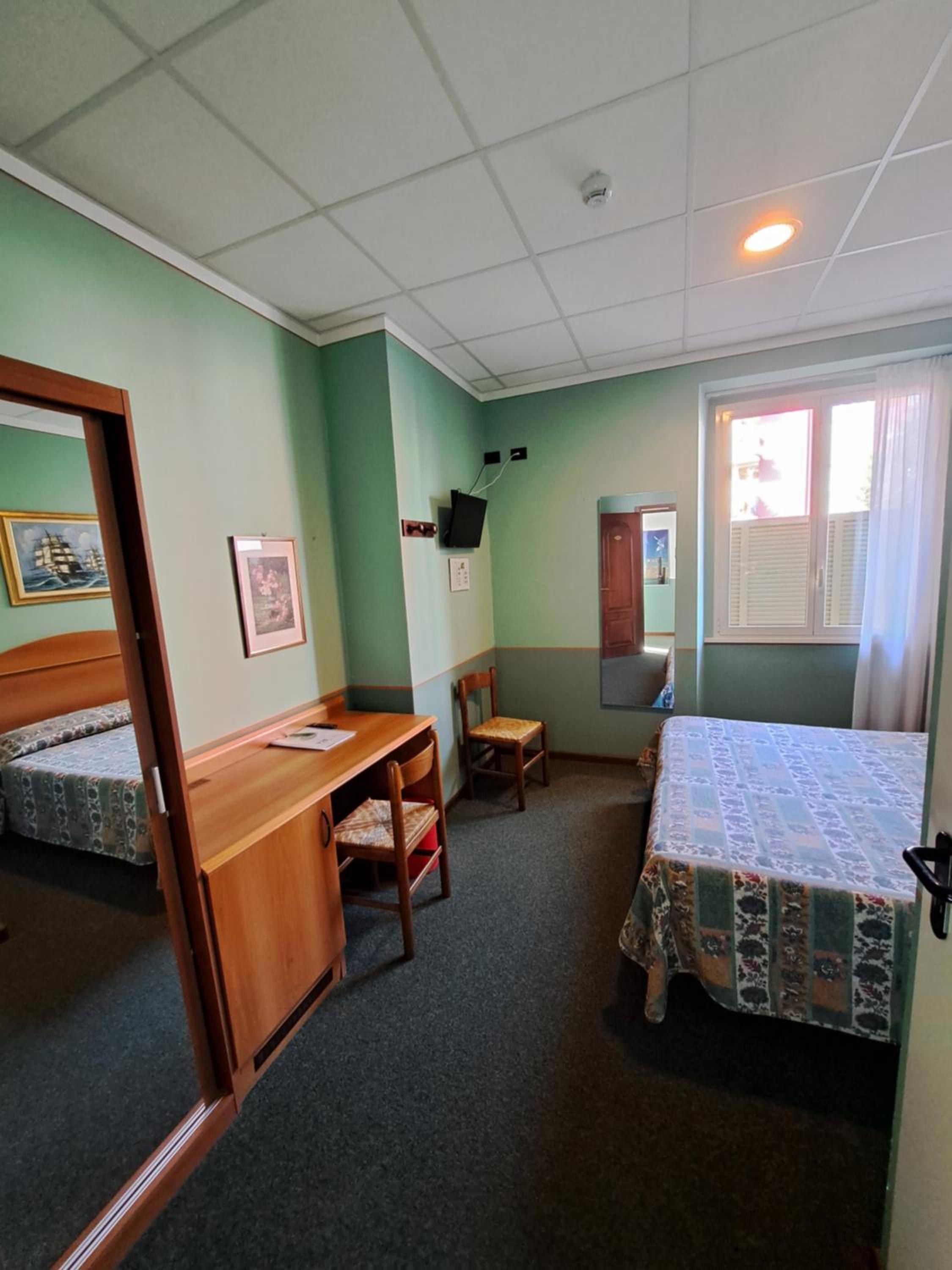 Economy Double or Twin Room - Ground Floor - Photo 9