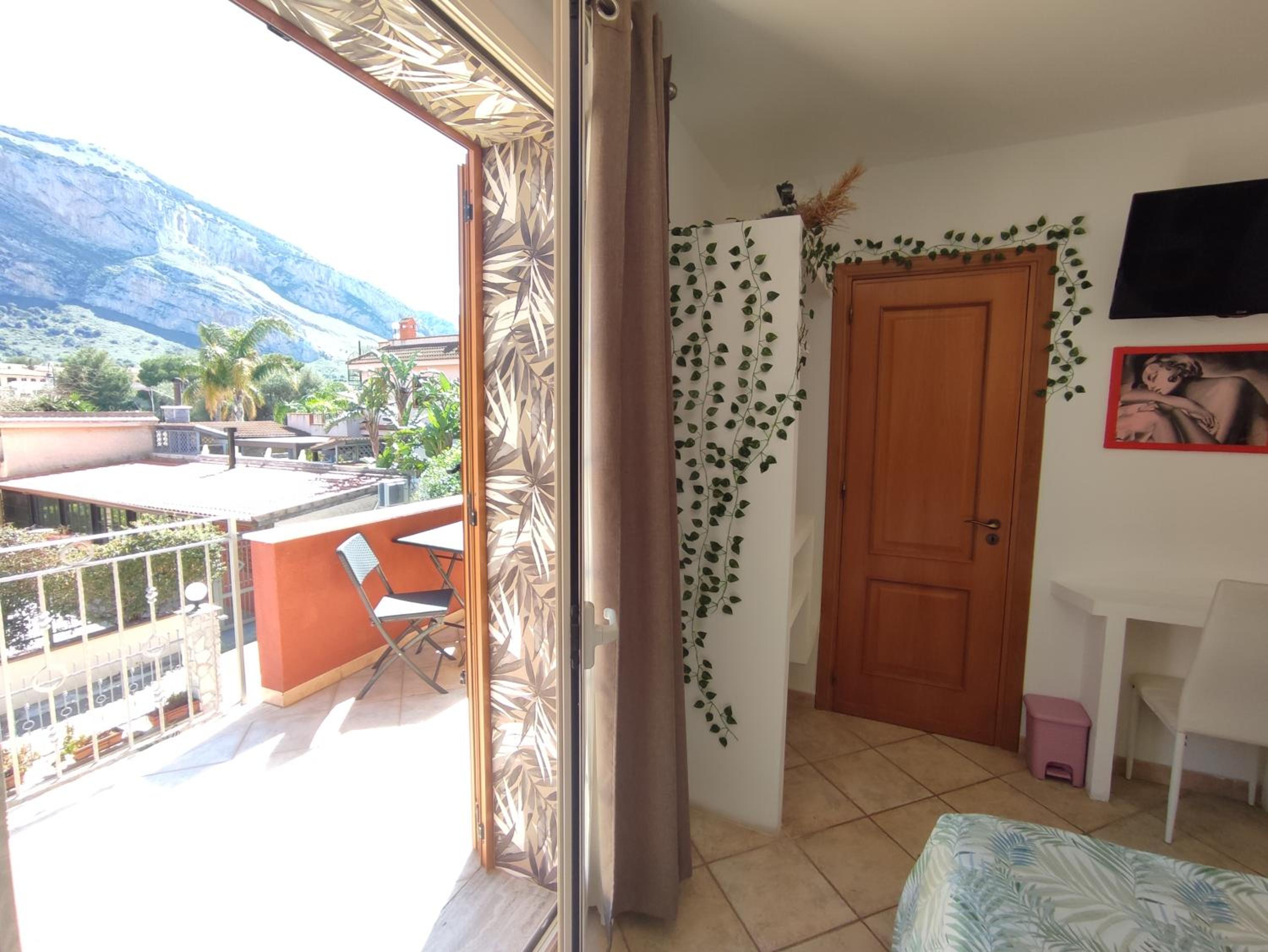 King Room with Balcony photo 3