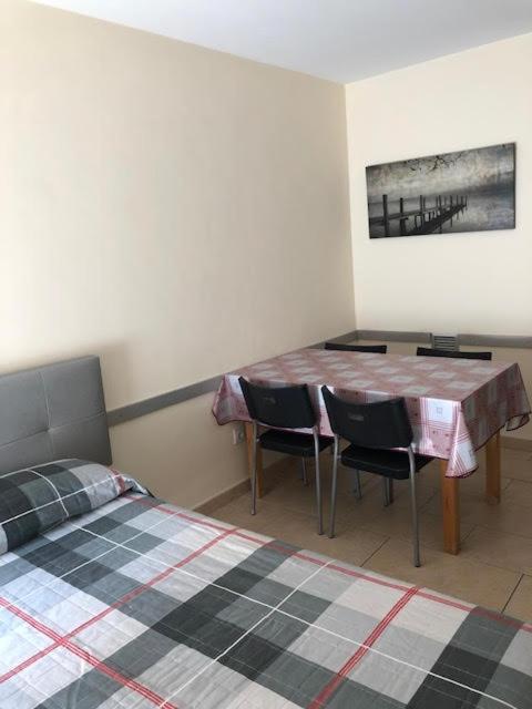 Apartamento de una habitación con balcón