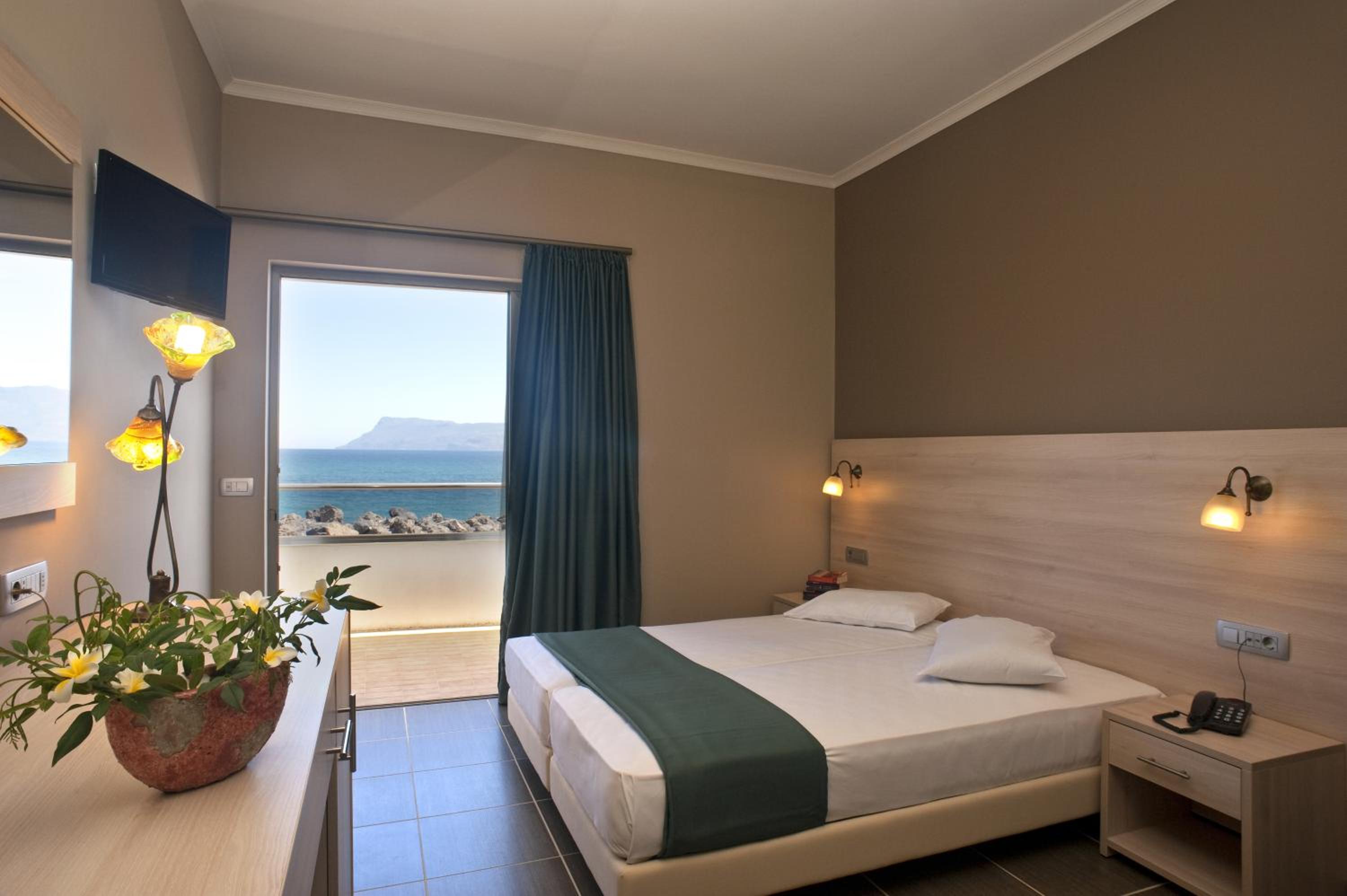 Double or Twin Room with Sea View photo 1