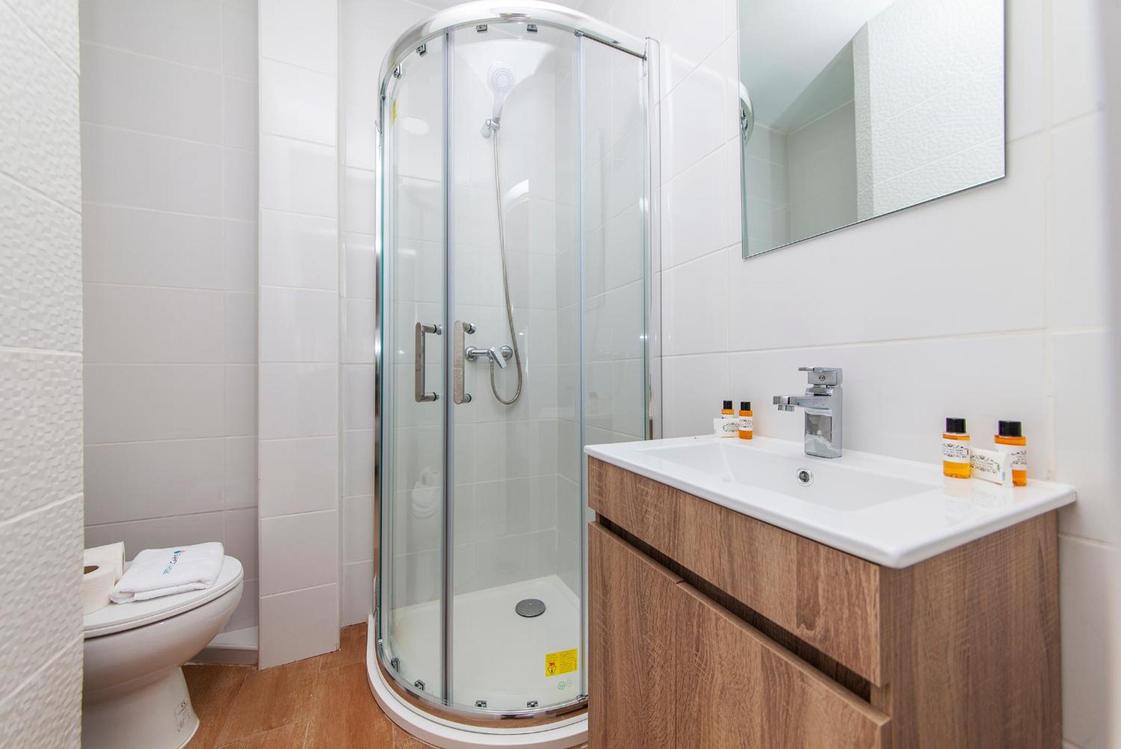 Twin Room with Private Bathroom - Photo 2