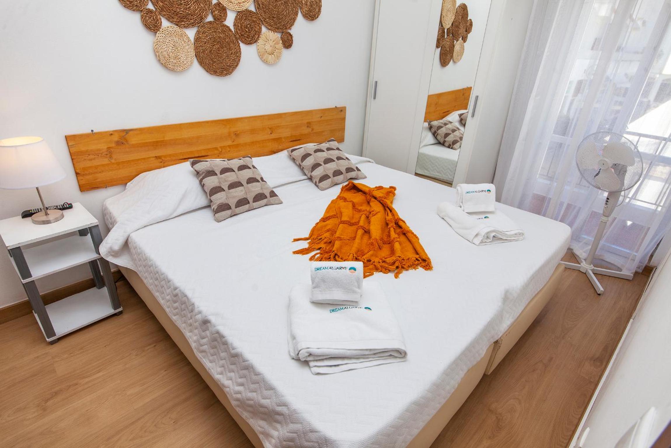 Twin Room with Private Bathroom - Photo 1
