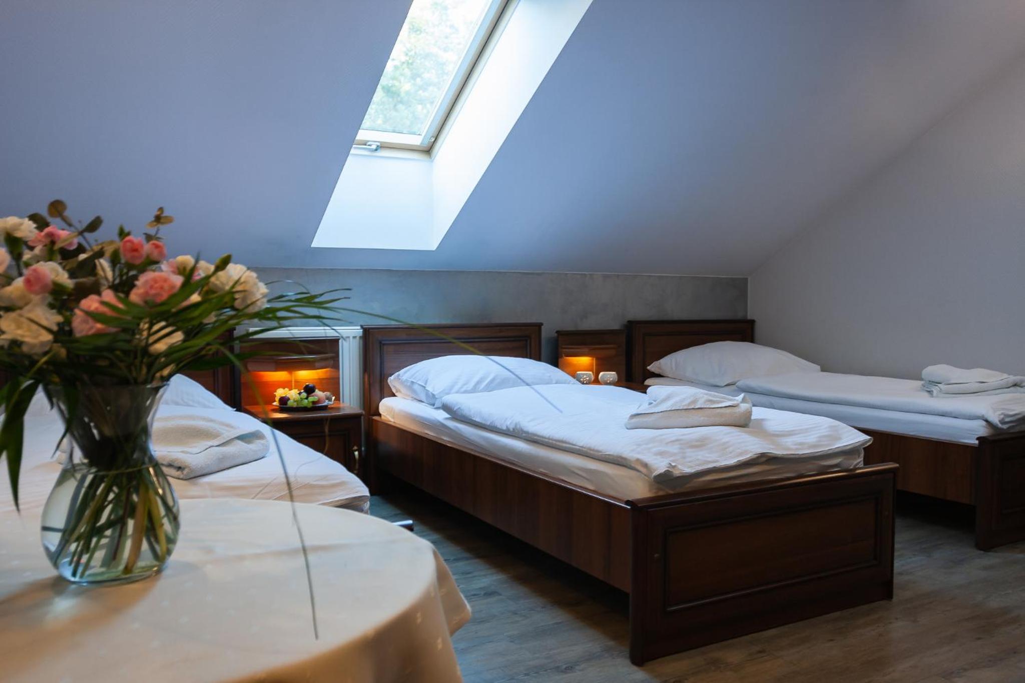 Twin Room - Photo 2