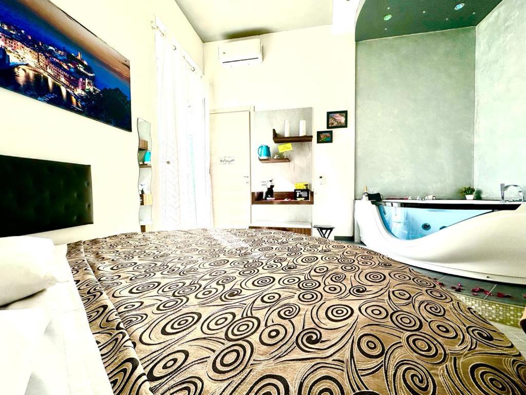 Double Room with Spa Bath - Photo 6