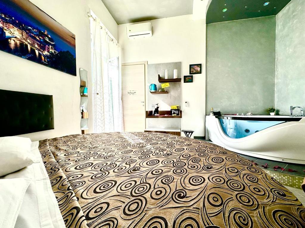 Double Room with Spa Bath - Photo 11