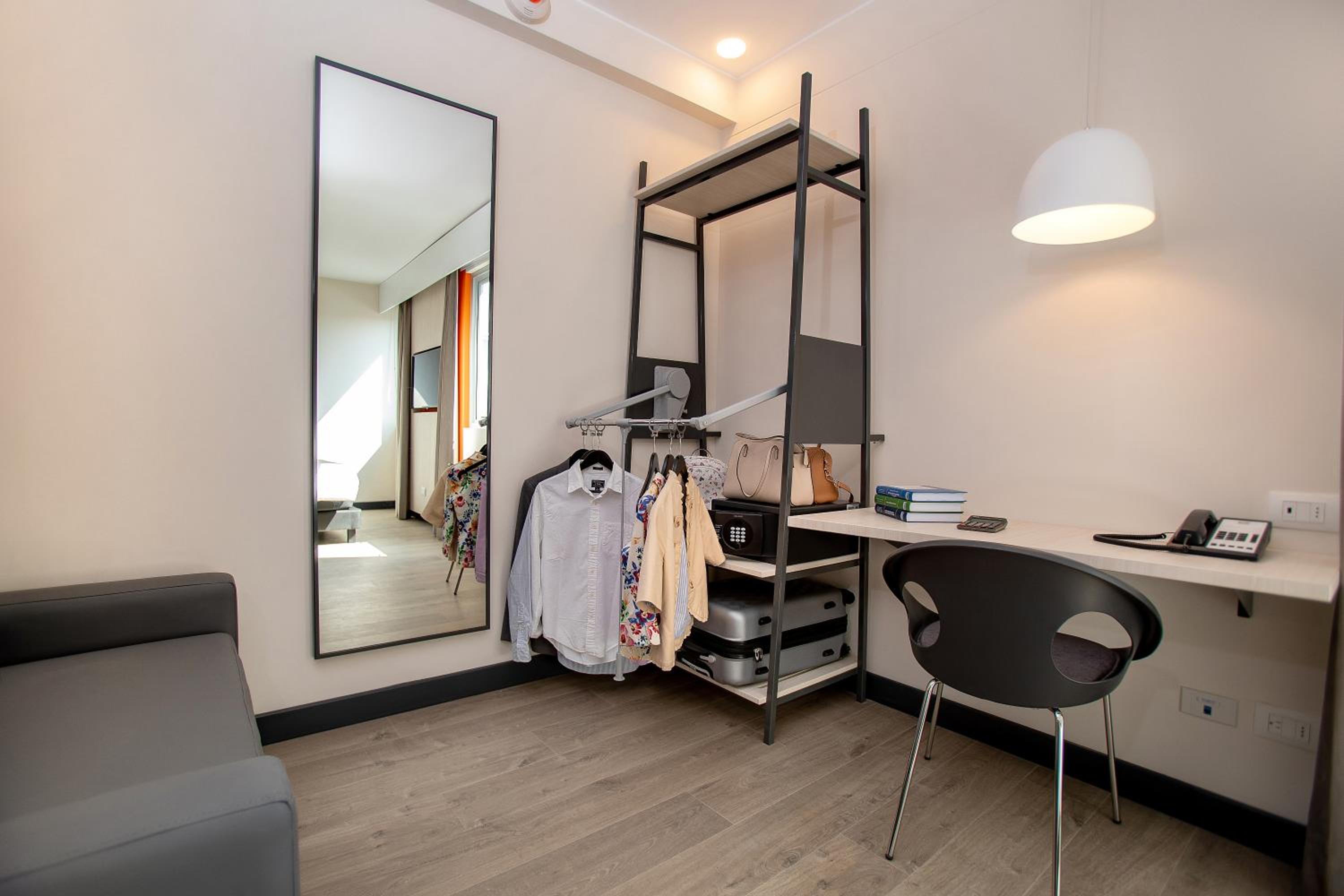 Queen Room - Disability Access photo 2