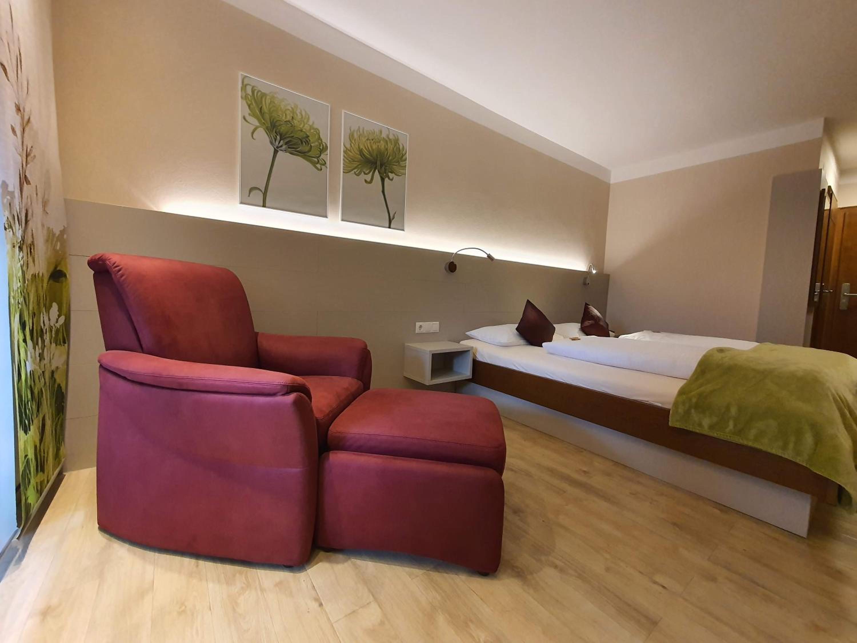 Twin Room with Balcony - Photo 2