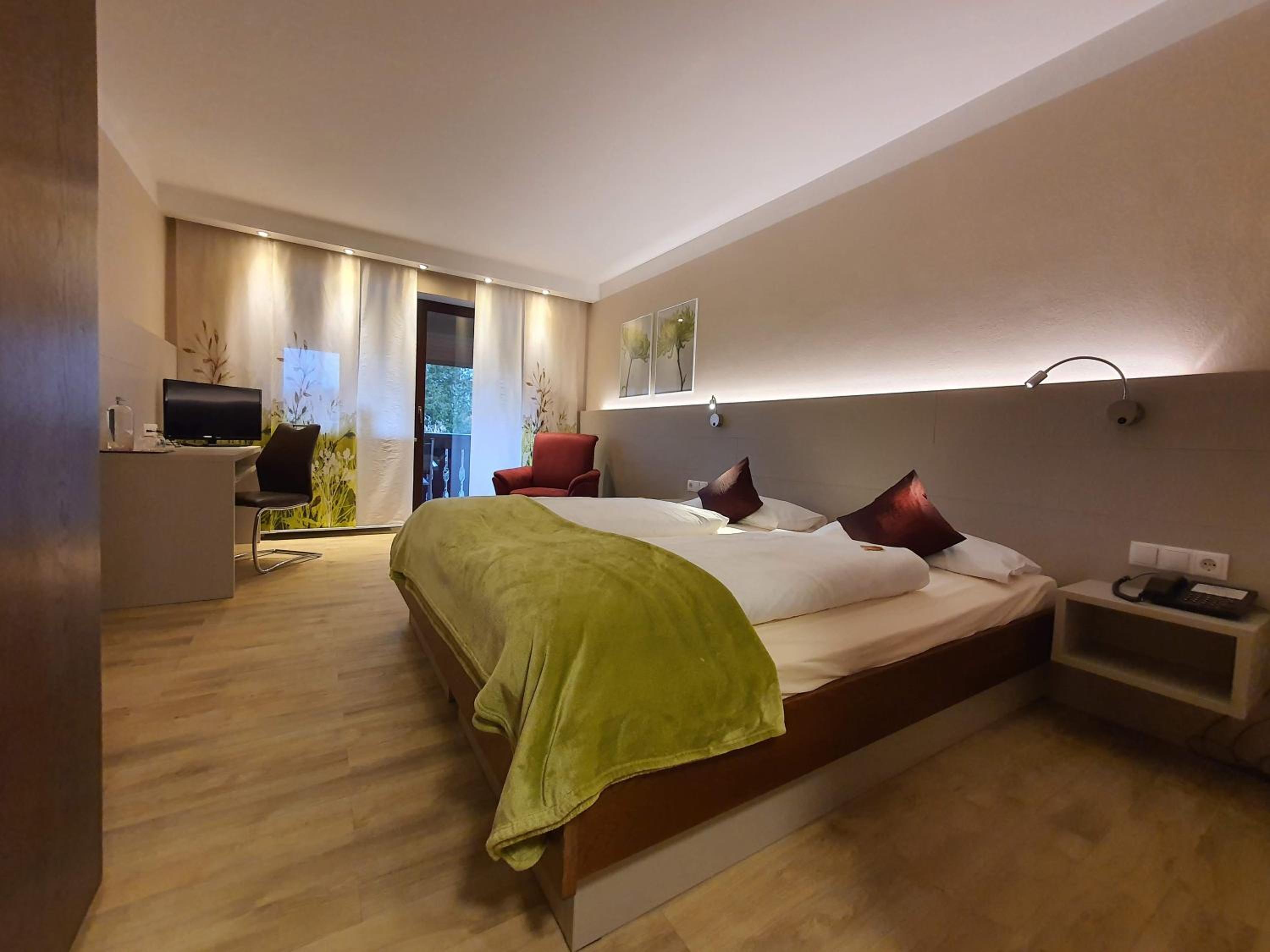 Twin Room with Balcony - Photo 1