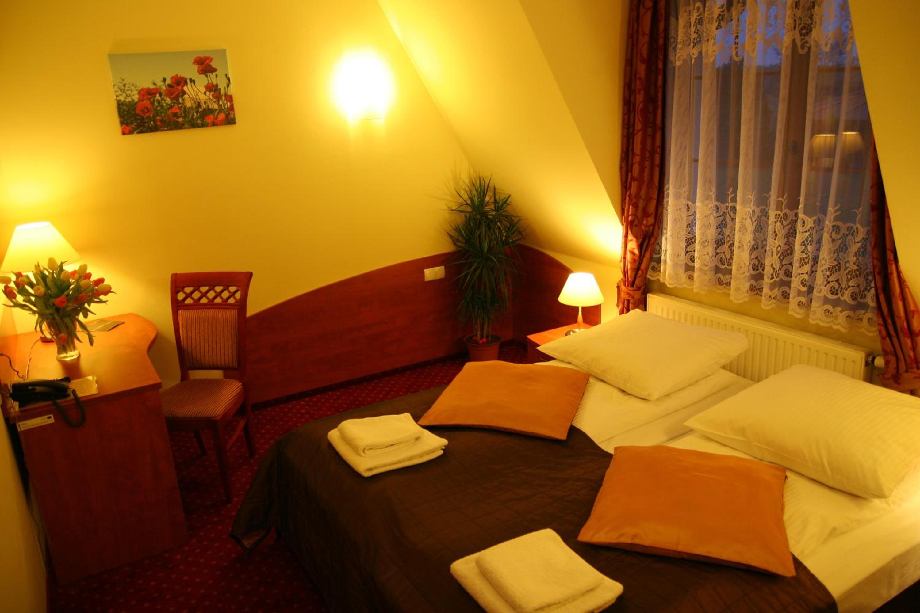 Standard Twin Room - Photo 5