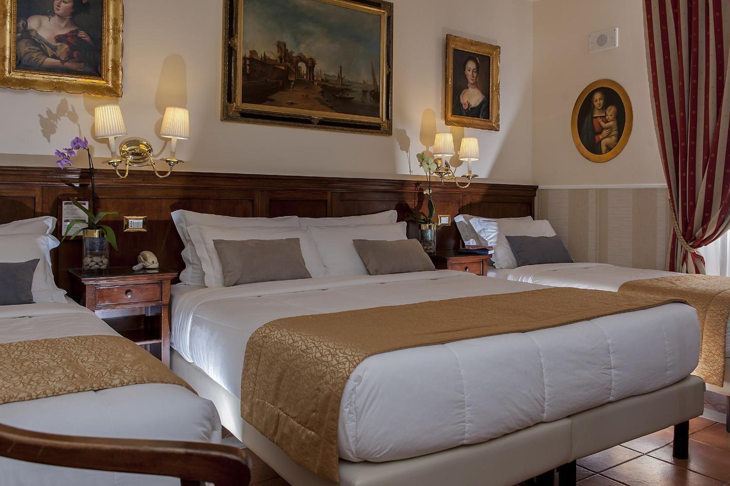 Quadruple Room thumbnail 5