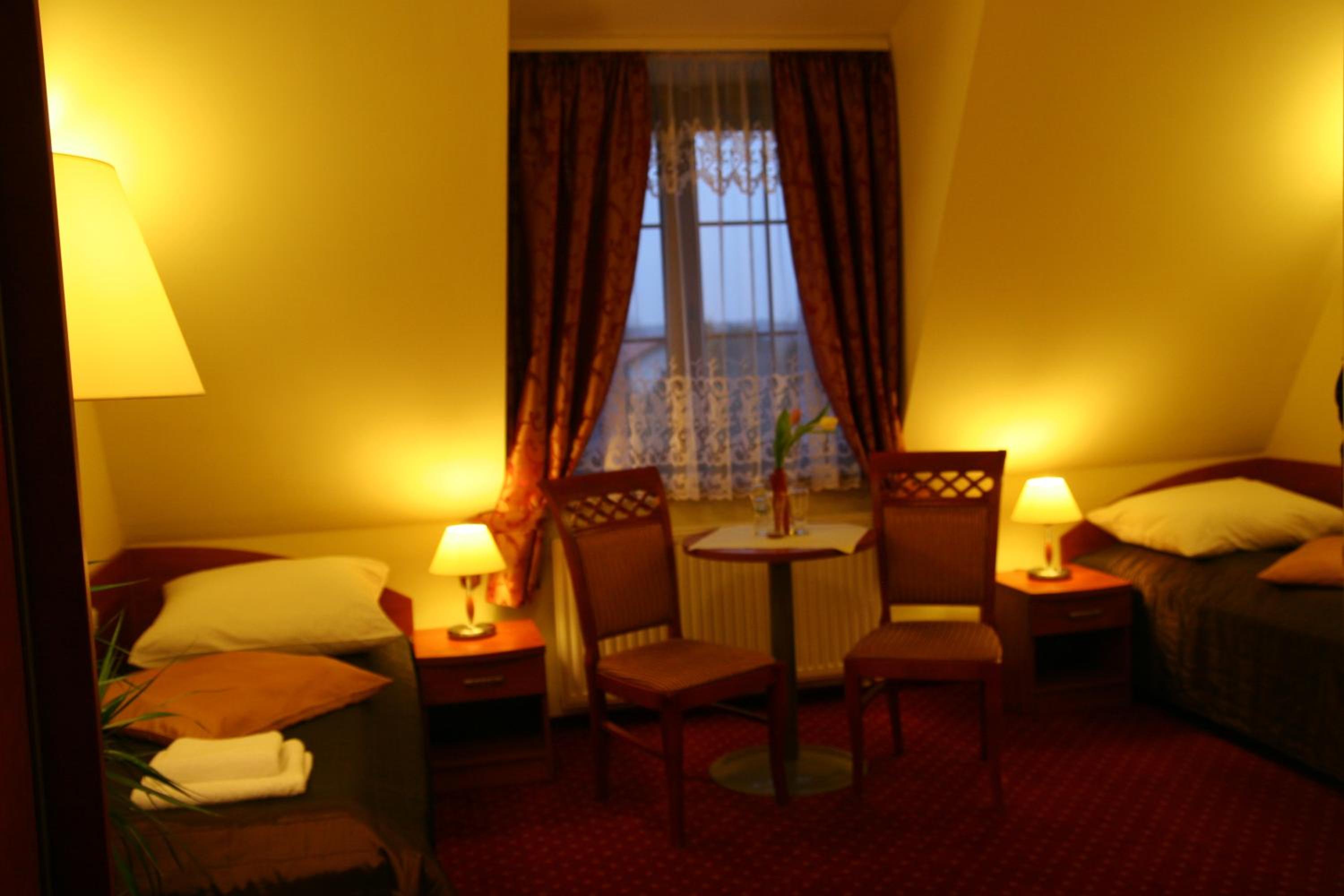 Standard Twin Room - Photo 9