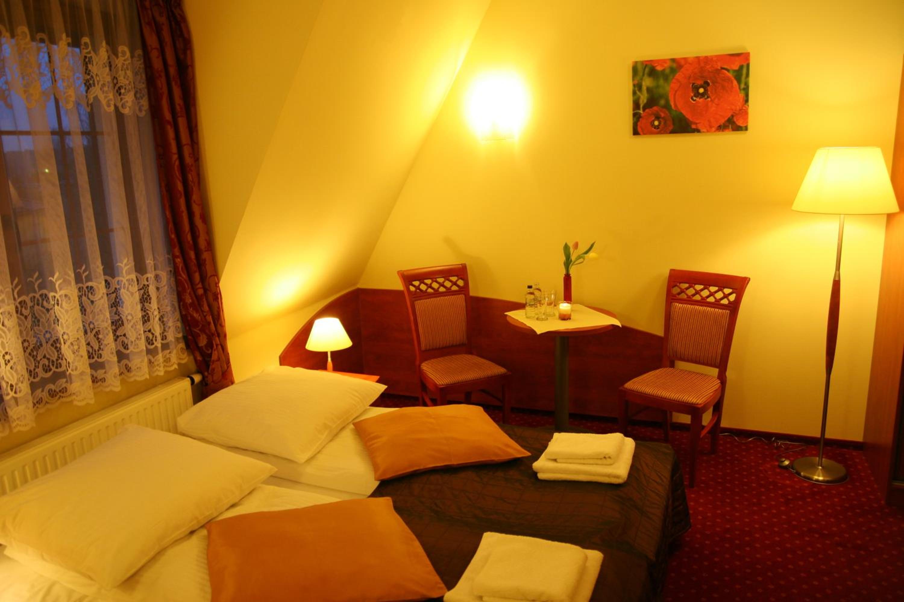 Standard Twin Room - Photo 12