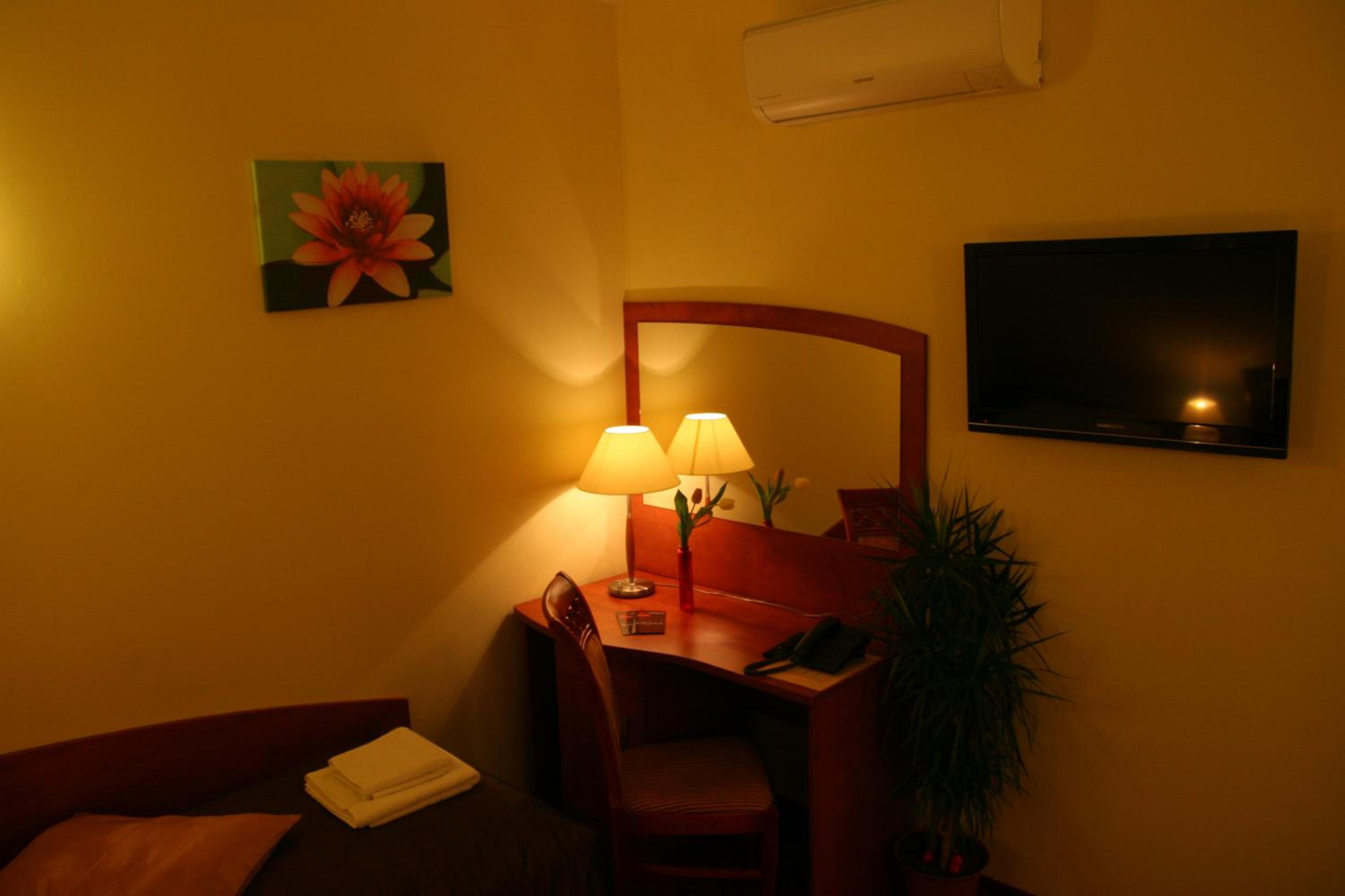 Standard Twin Room - Photo 2