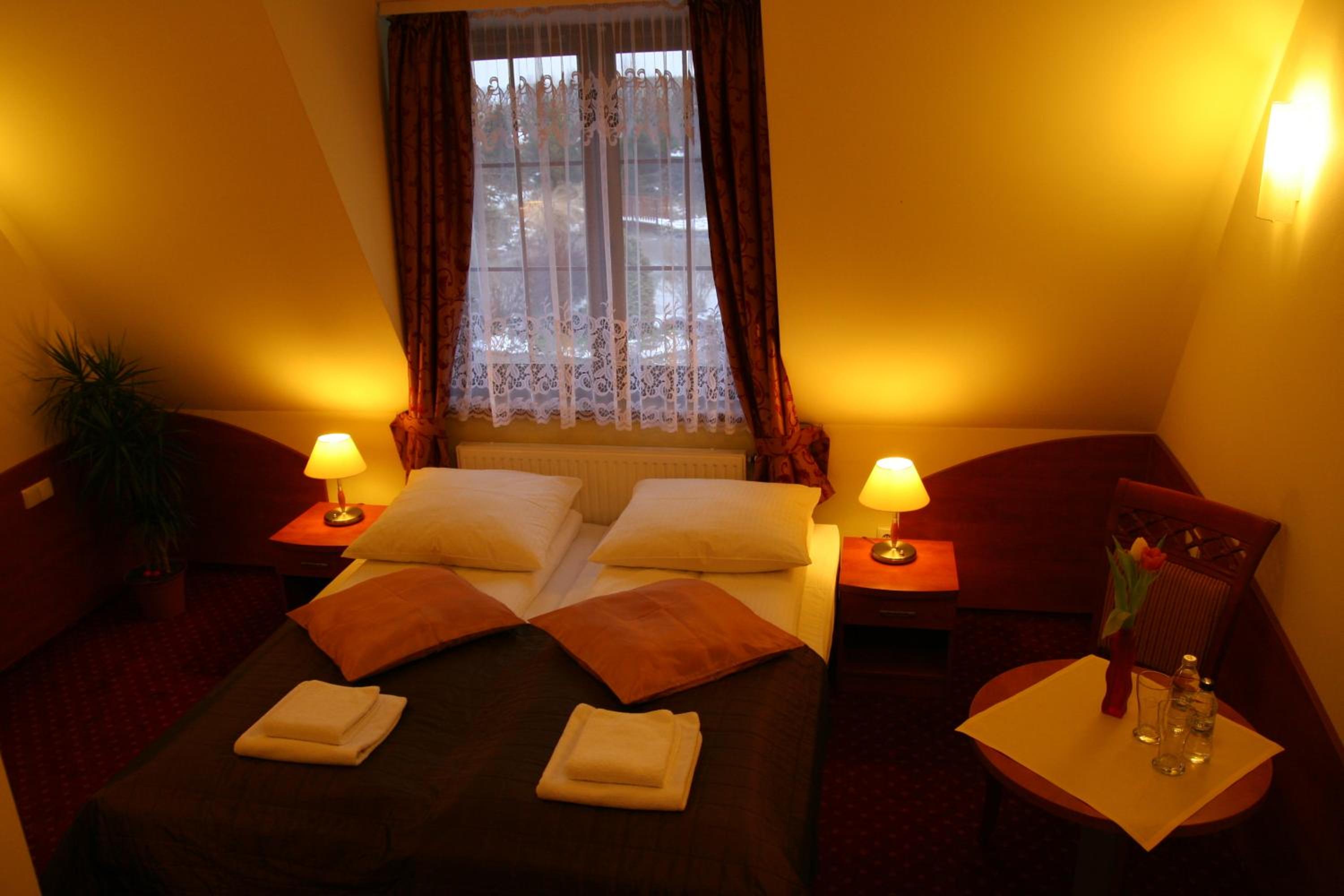 Standard Twin Room - Photo 7