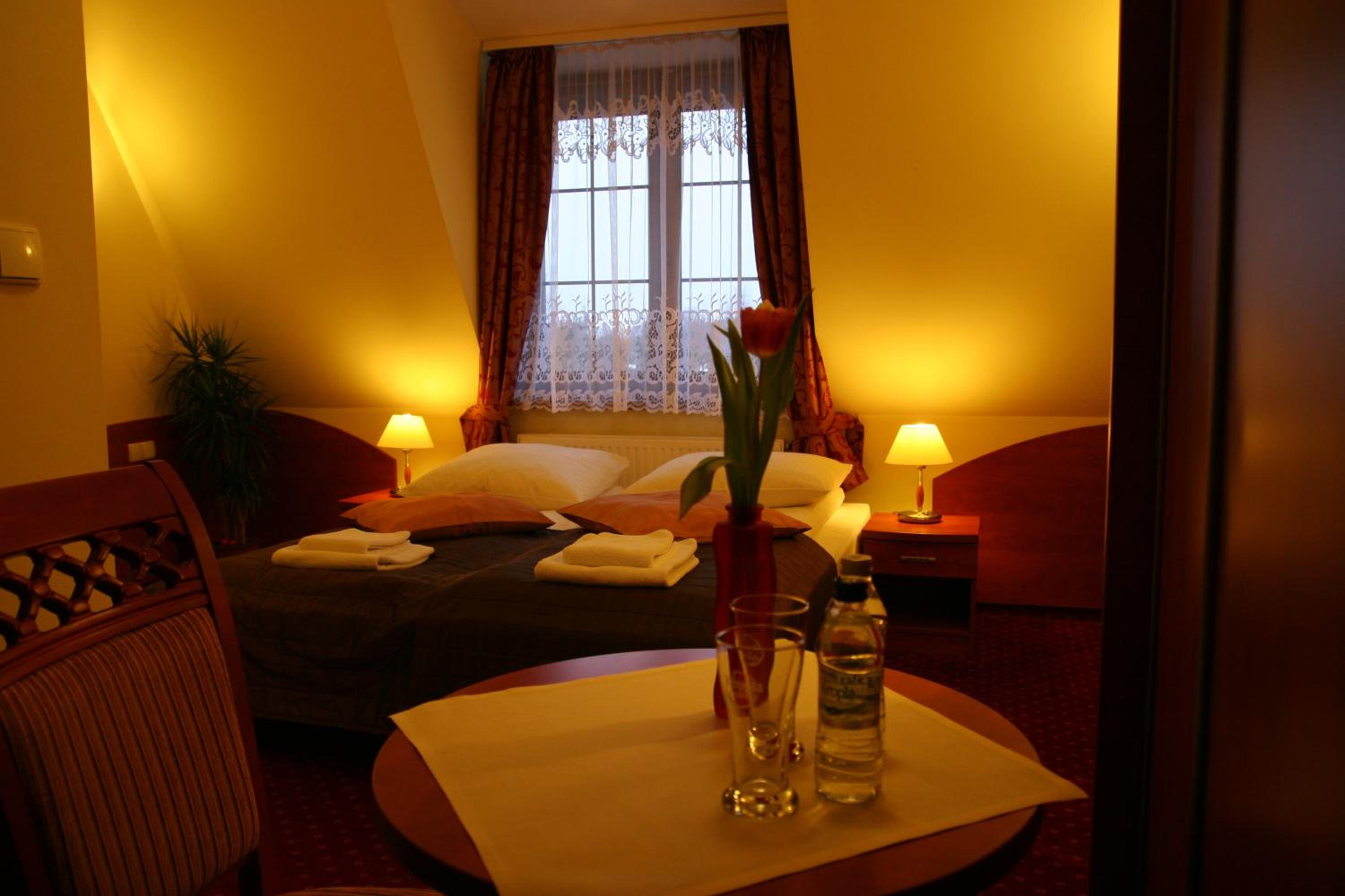 Standard Twin Room - Photo 8